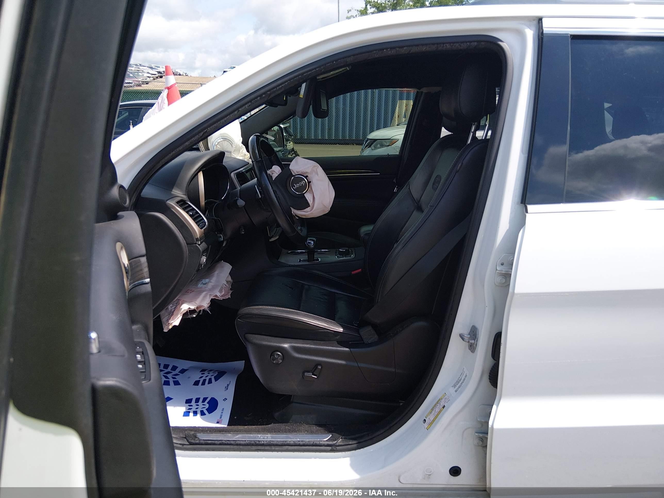 2014 Jeep Grand Cherokee Overland White vin: 1C4RJFCG5EC416390