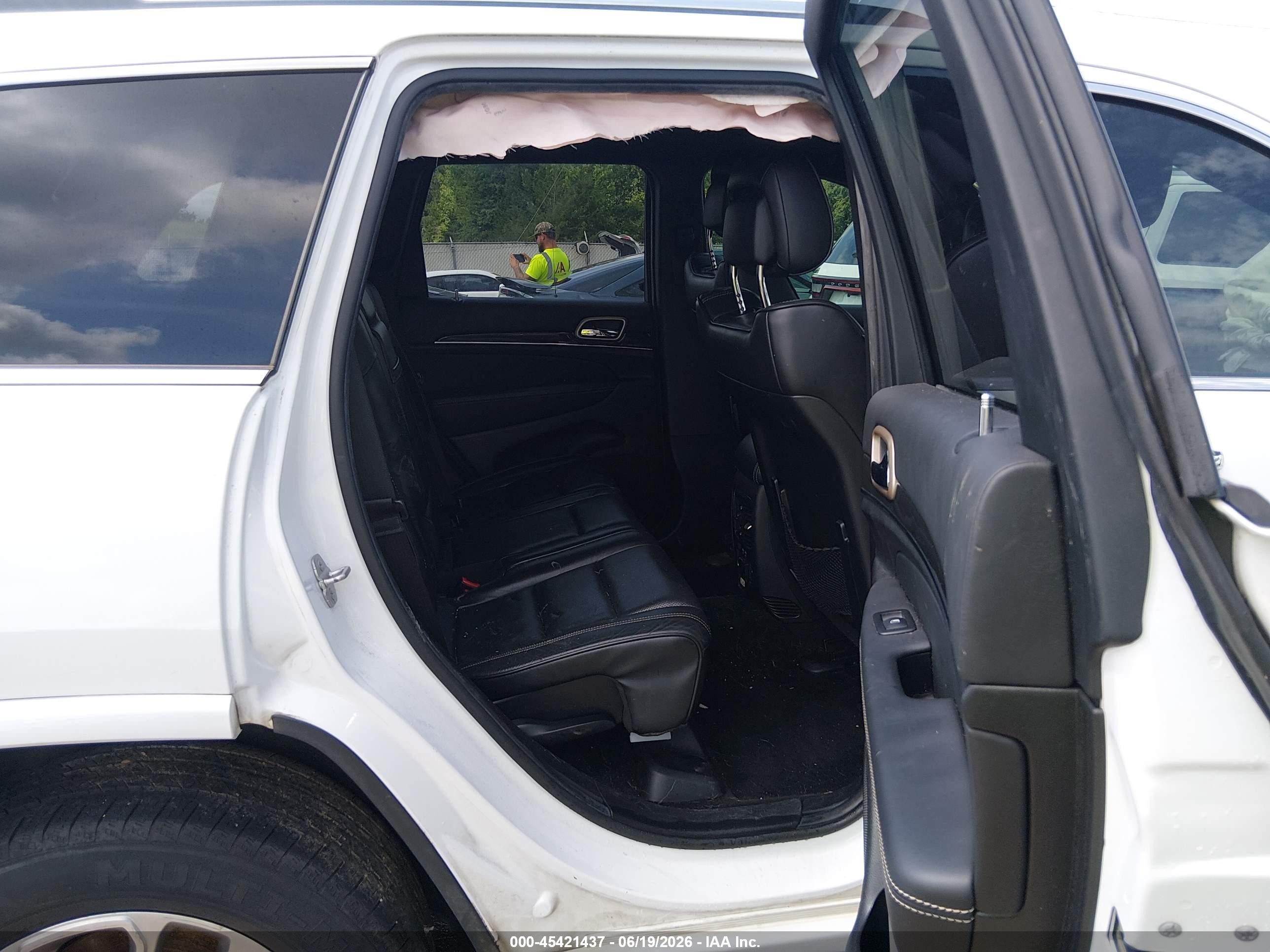 2014 Jeep Grand Cherokee Overland White vin: 1C4RJFCG5EC416390