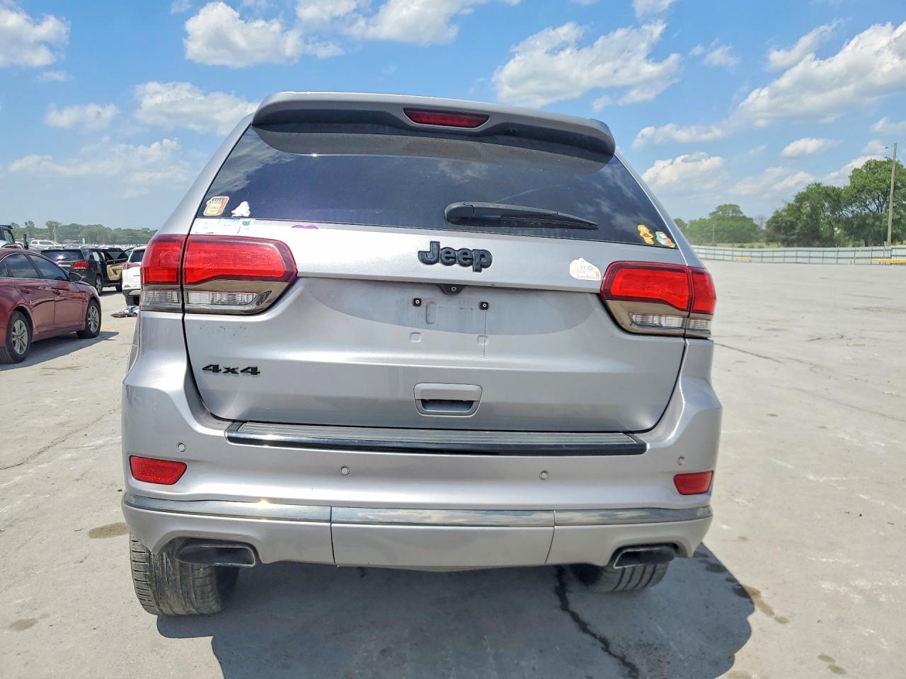 2015 Jeep Grand Cherokee Overland Silver vin: 1C4RJFCG5FC225215