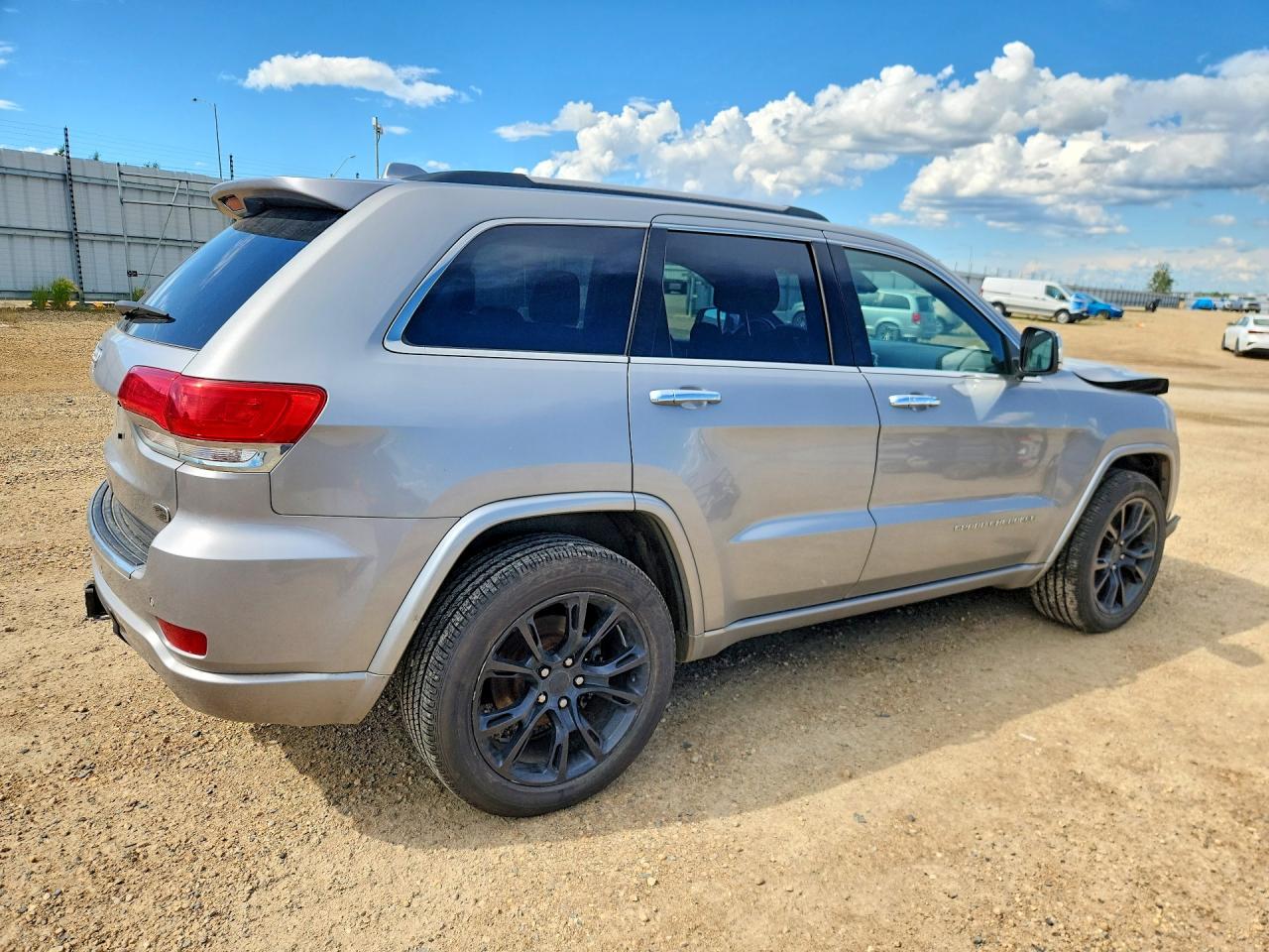 2015 Jeep Grand Cherokee Overland Silver vin: 1C4RJFCG5FC236635