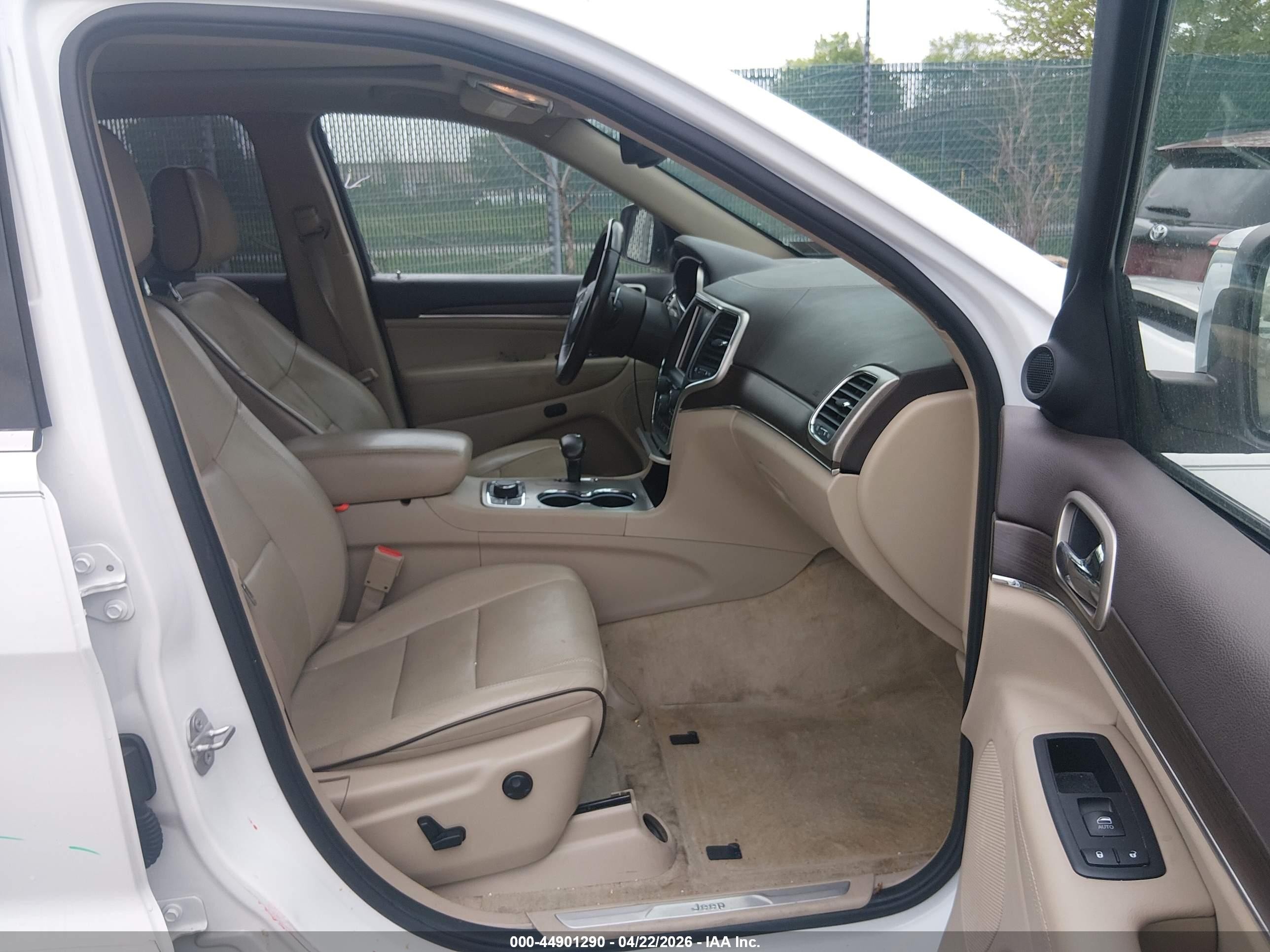 2015 Jeep Grand Cherokee Overland White vin: 1C4RJFCG5FC797434