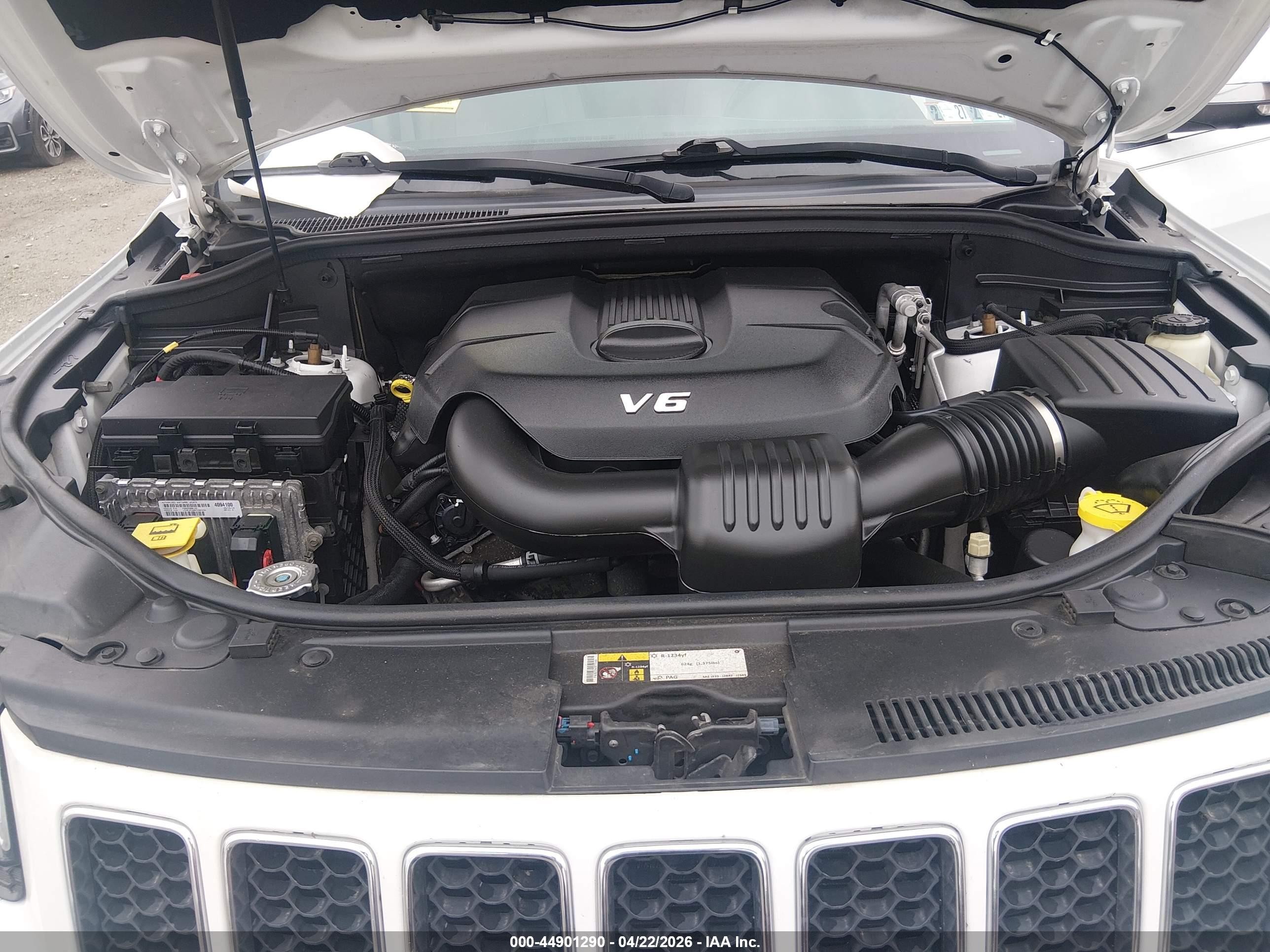 2015 Jeep Grand Cherokee Overland White vin: 1C4RJFCG5FC797434