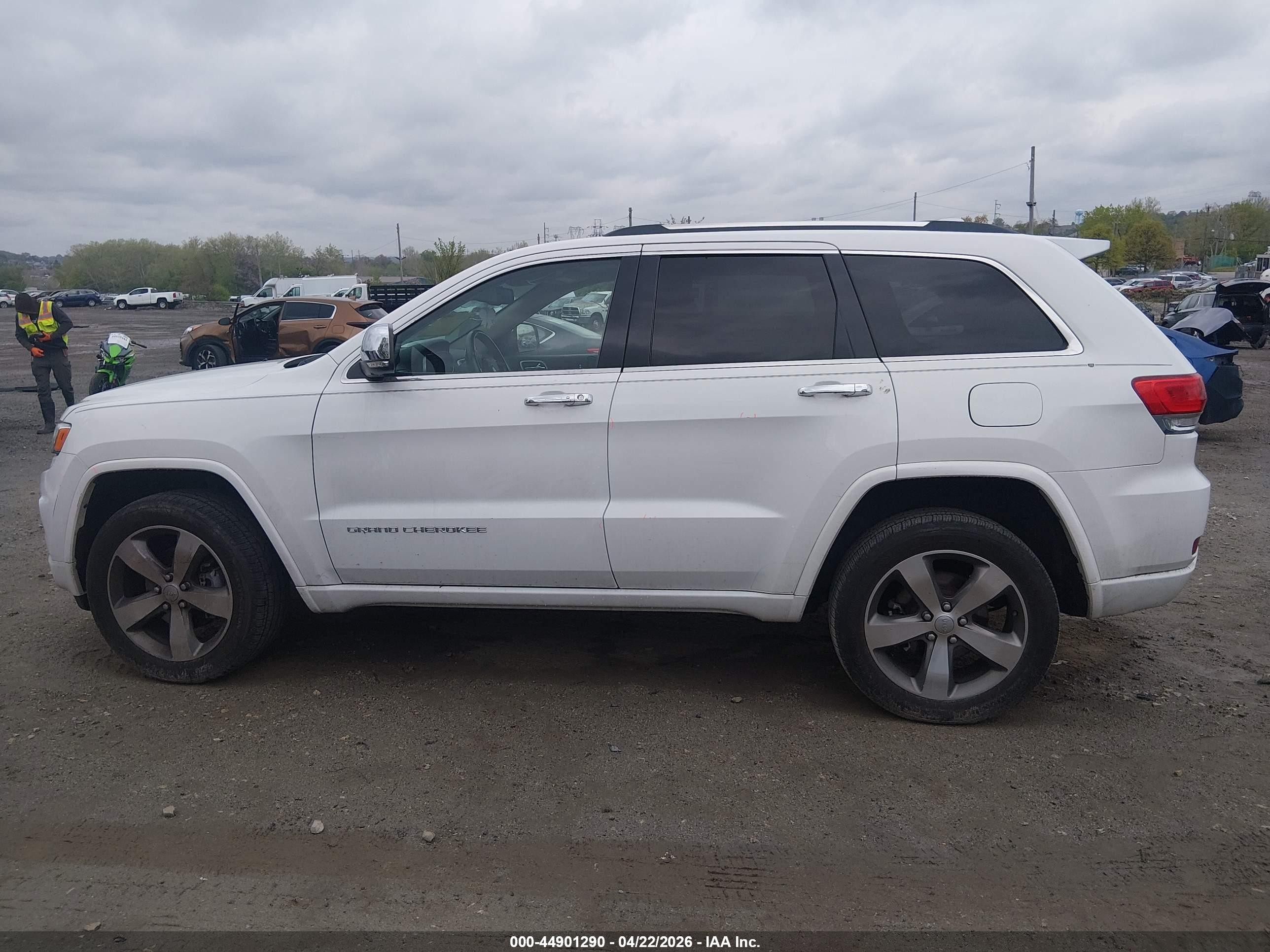 2015 Jeep Grand Cherokee Overland White vin: 1C4RJFCG5FC797434