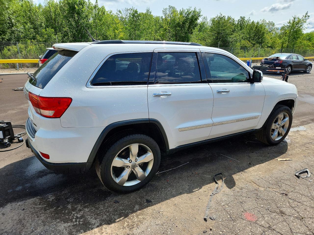 2013 Jeep Grand Cherokee Overland White vin: 1C4RJFCG6DC593738