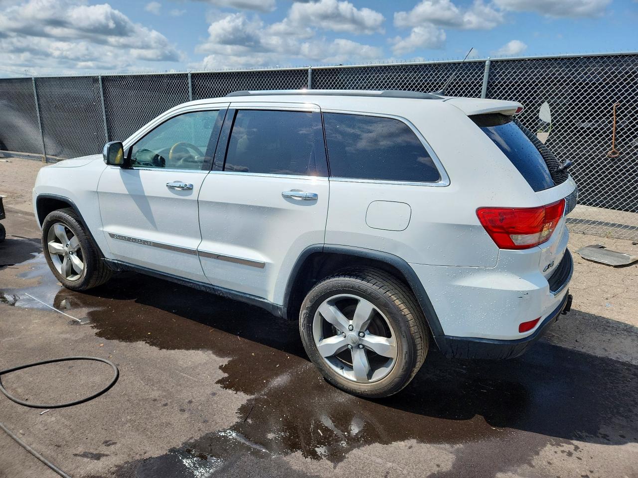 2013 Jeep Grand Cherokee Overland White vin: 1C4RJFCG6DC593738