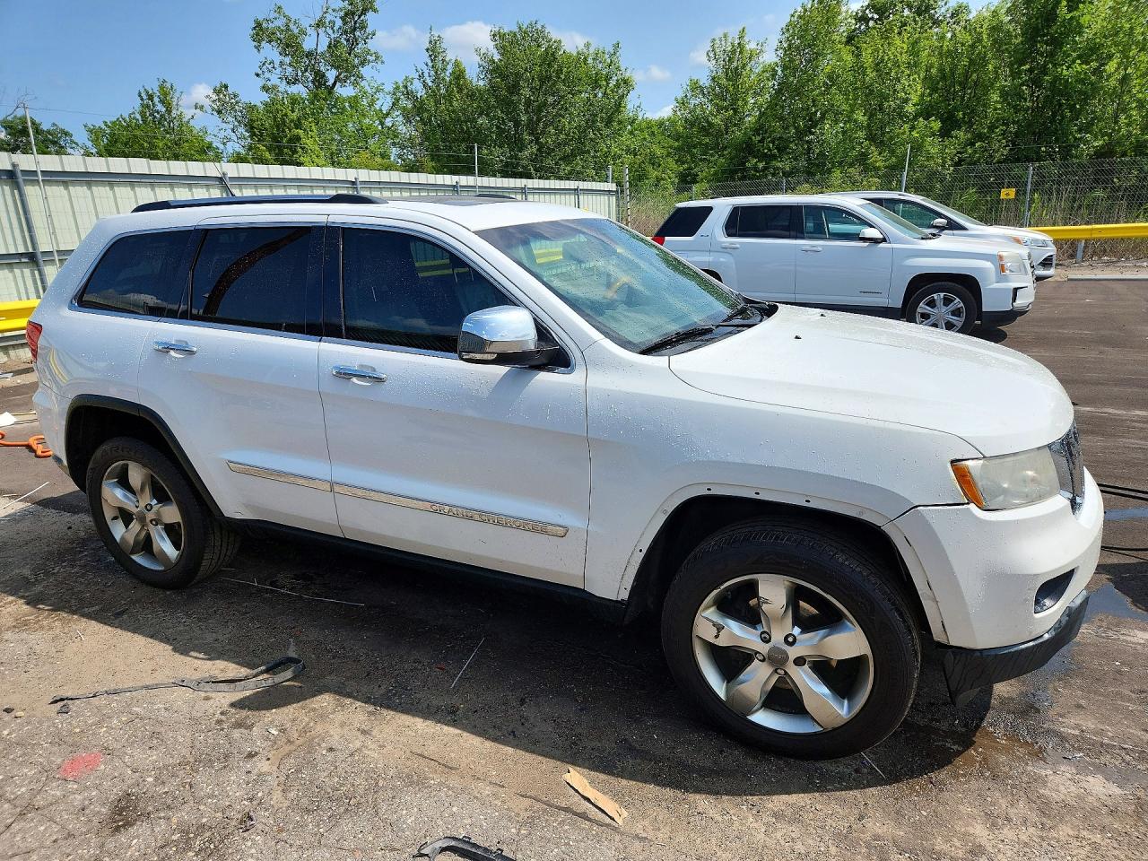 2013 Jeep Grand Cherokee Overland White vin: 1C4RJFCG6DC593738