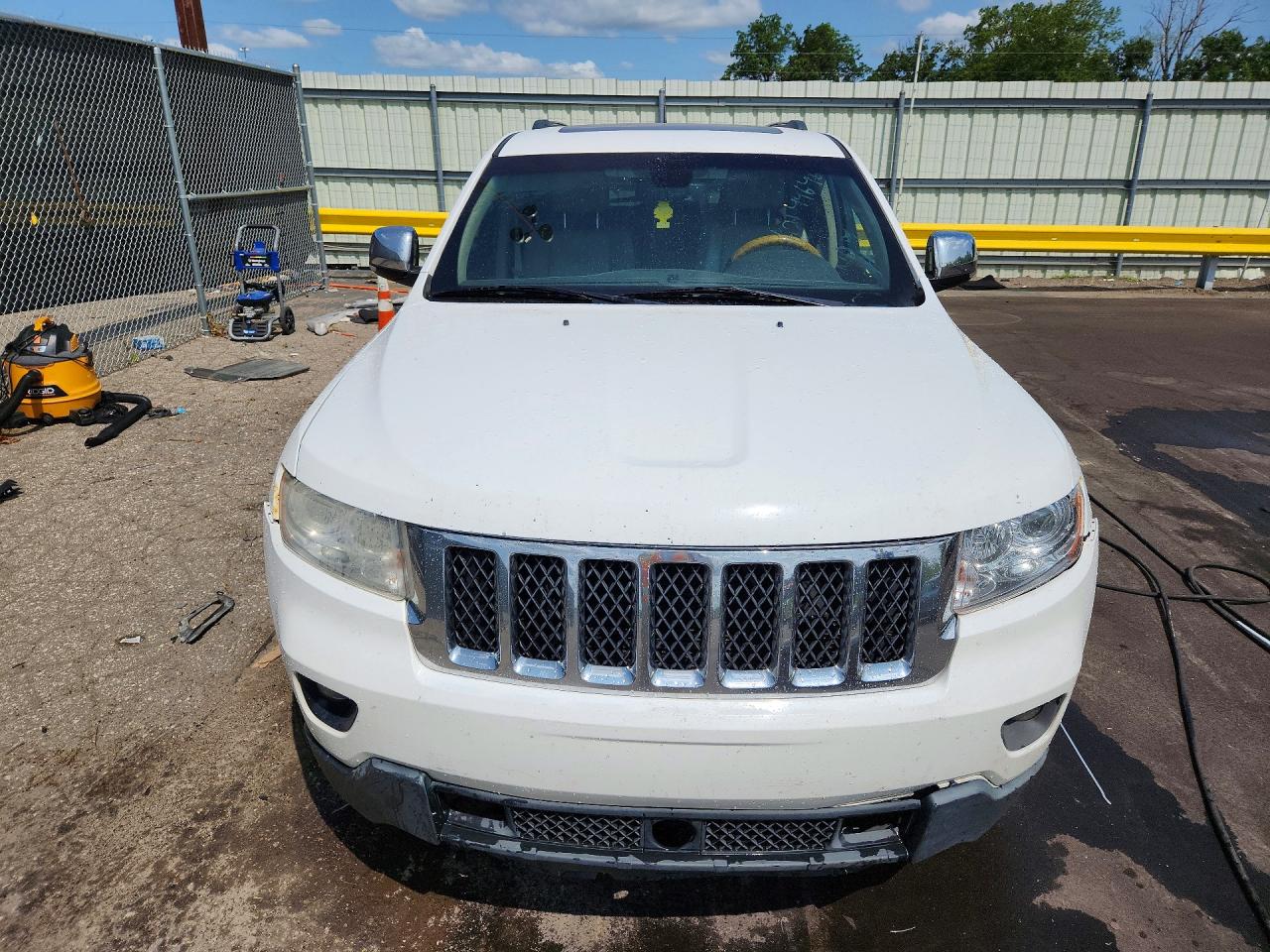 2013 Jeep Grand Cherokee Overland White vin: 1C4RJFCG6DC593738