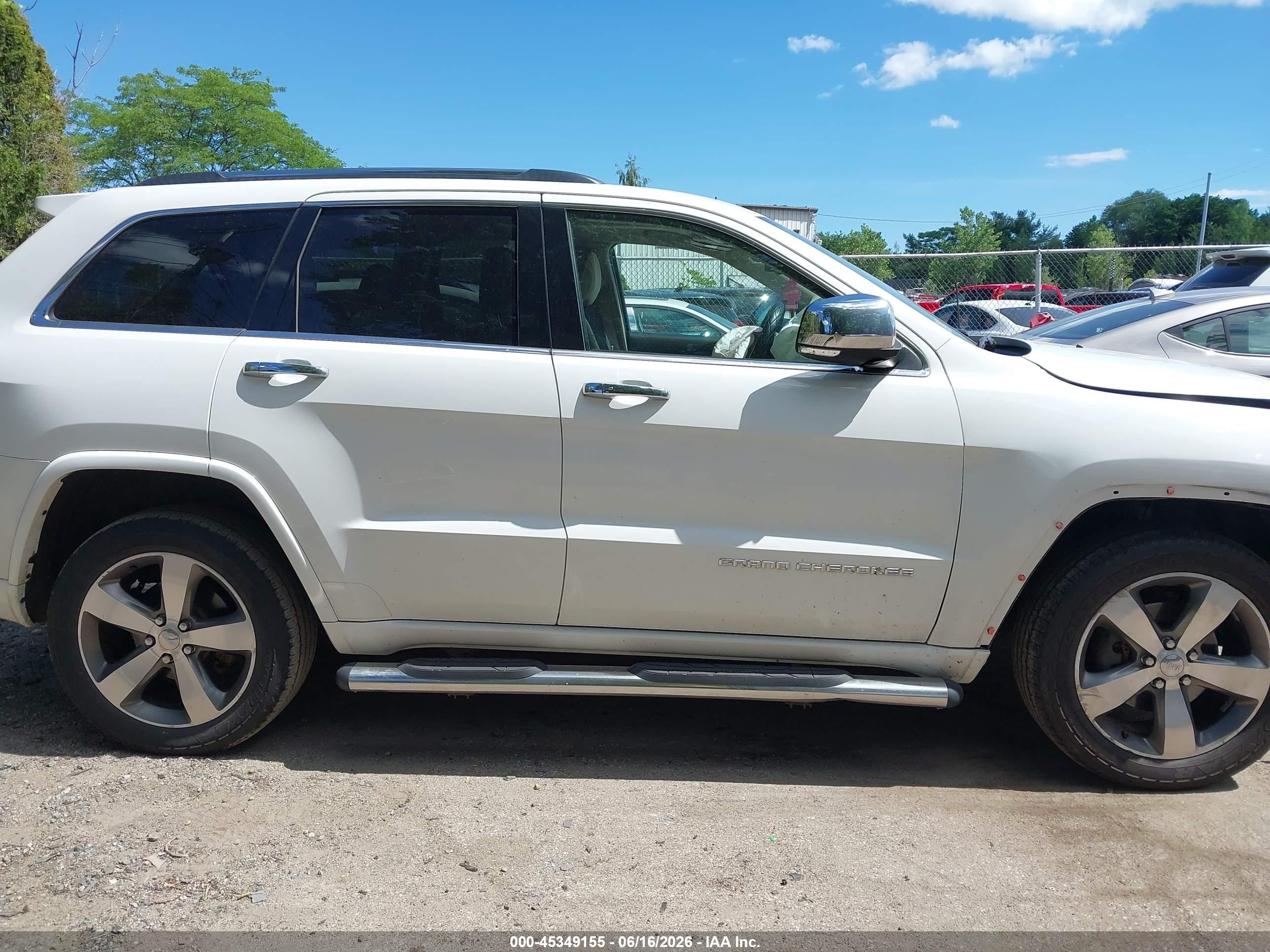 2015 Jeep Grand Cherokee Overland White vin: 1C4RJFCG6FC611304