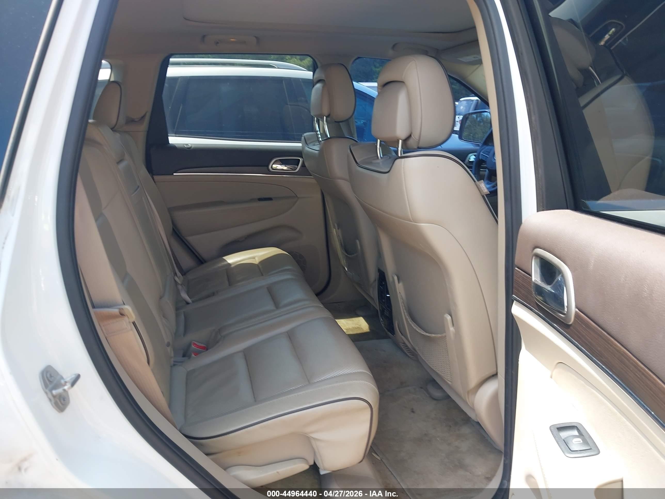 2015 Jeep Grand Cherokee Overland White vin: 1C4RJFCG6FC741731