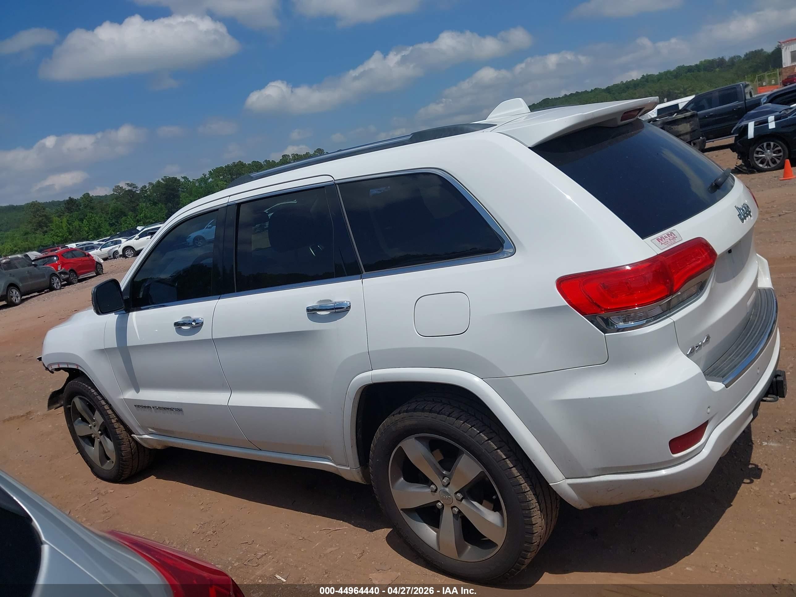 2015 Jeep Grand Cherokee Overland White vin: 1C4RJFCG6FC741731