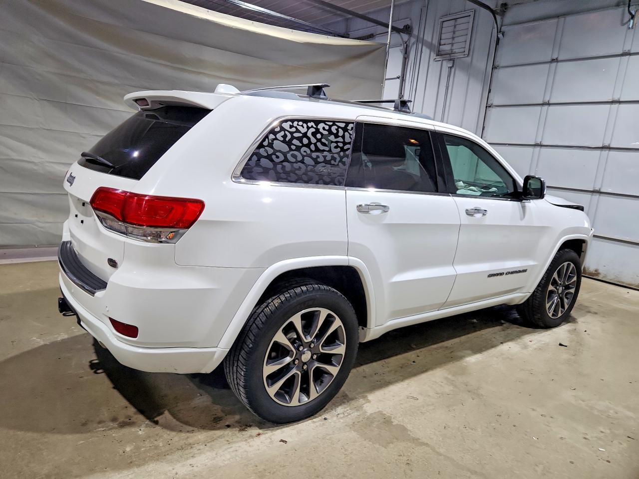 2018 Jeep Grand Cherokee Overland White vin: 1C4RJFCG6JC411077