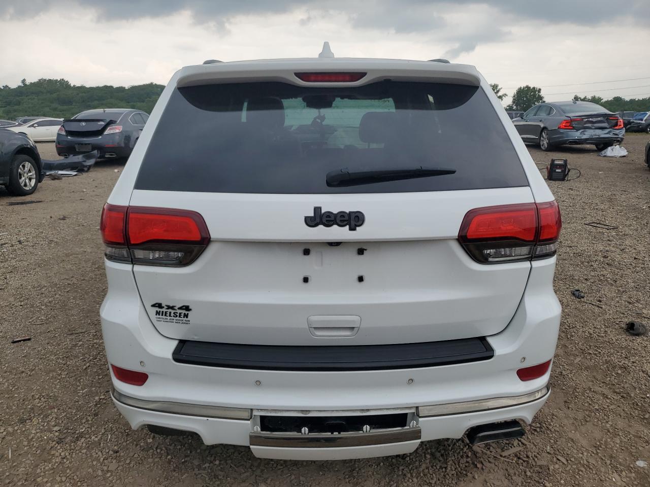 2015 Jeep Grand Cherokee Overland Белый vin: 1C4RJFCG7FC149349 Damage: Rear Bumper Center Molding, Misaligned, Repair Required