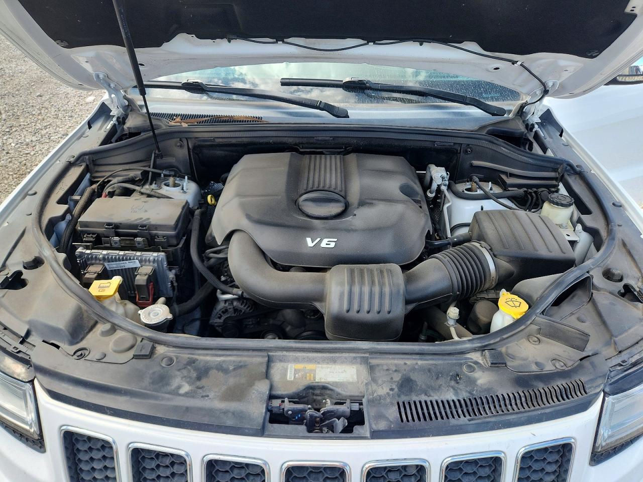 2015 Jeep Grand Cherokee Overland White vin: 1C4RJFCG7FC196753