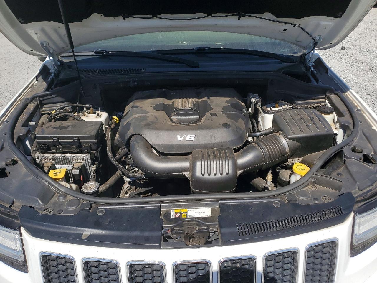 2015 Jeep Grand Cherokee Overland White vin: 1C4RJFCG7FC634140