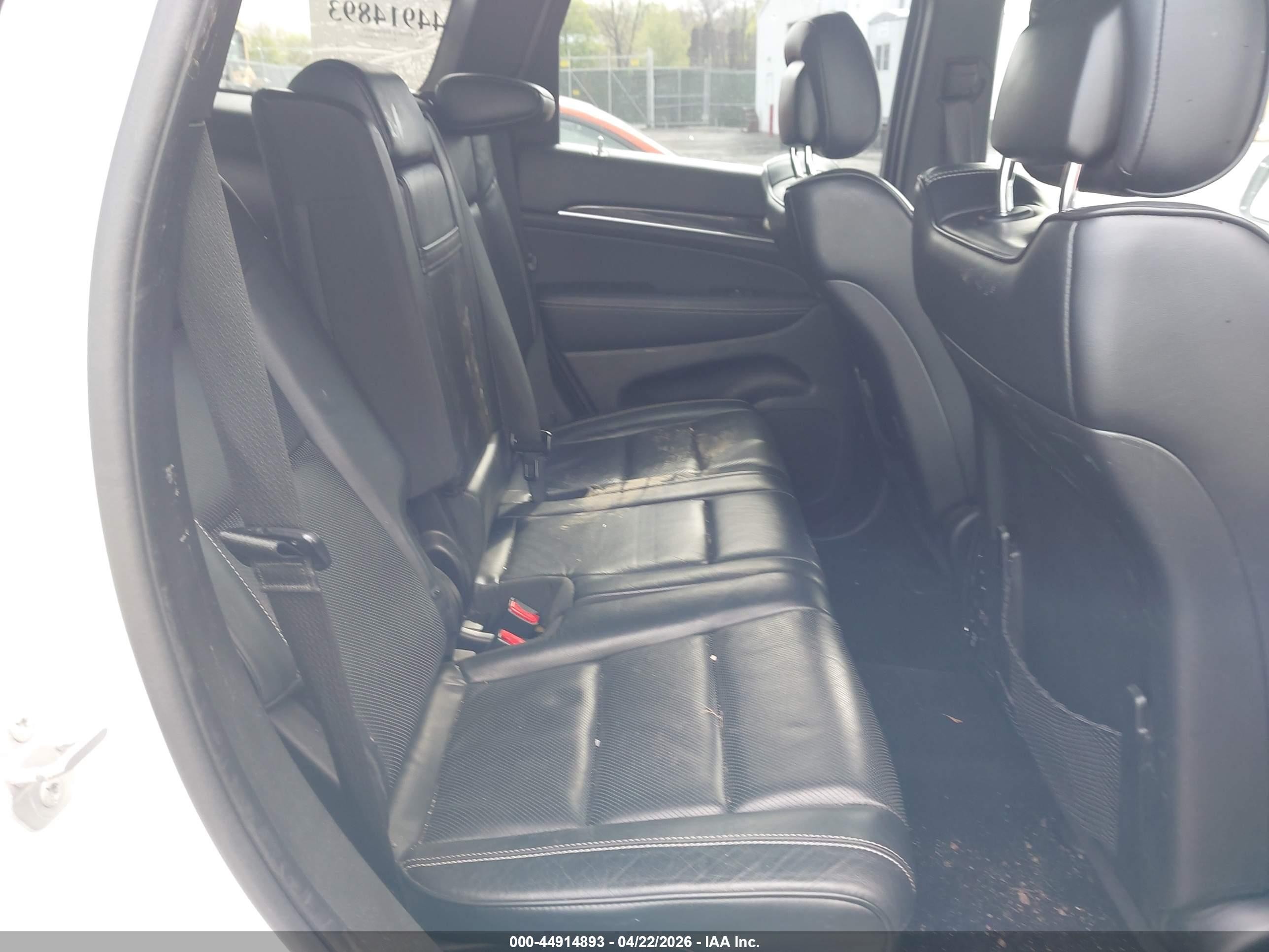 2015 Jeep Grand Cherokee Overland White vin: 1C4RJFCG7FC846861