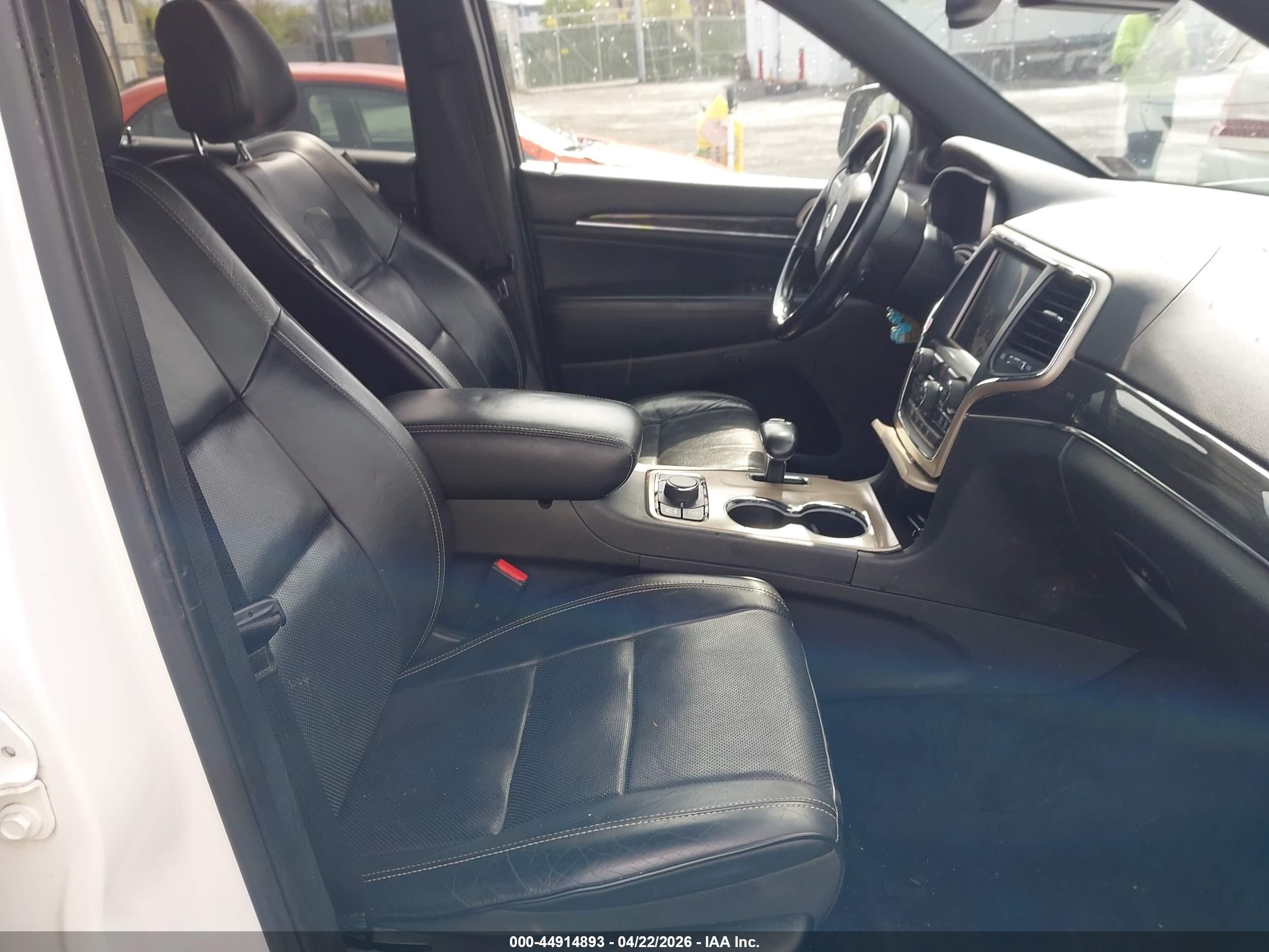 2015 Jeep Grand Cherokee Overland White vin: 1C4RJFCG7FC846861