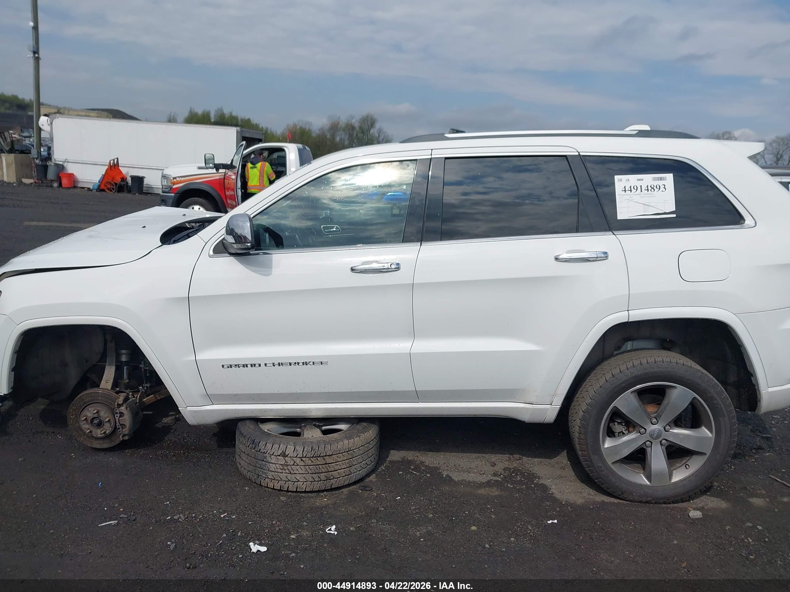 2015 Jeep Grand Cherokee Overland White vin: 1C4RJFCG7FC846861