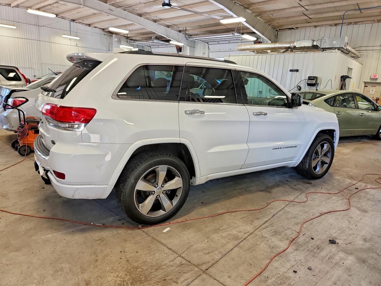 2015 Jeep Grand Cherokee Overland White vin: 1C4RJFCG7FC925723