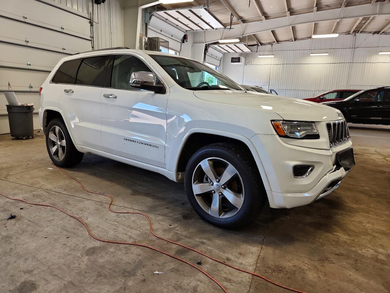 2015 Jeep Grand Cherokee Overland White vin: 1C4RJFCG7FC925723