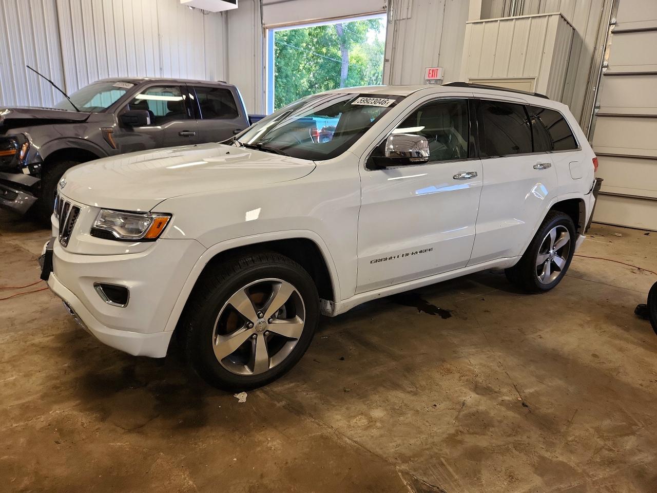 2015 Jeep Grand Cherokee Overland White vin: 1C4RJFCG7FC925723