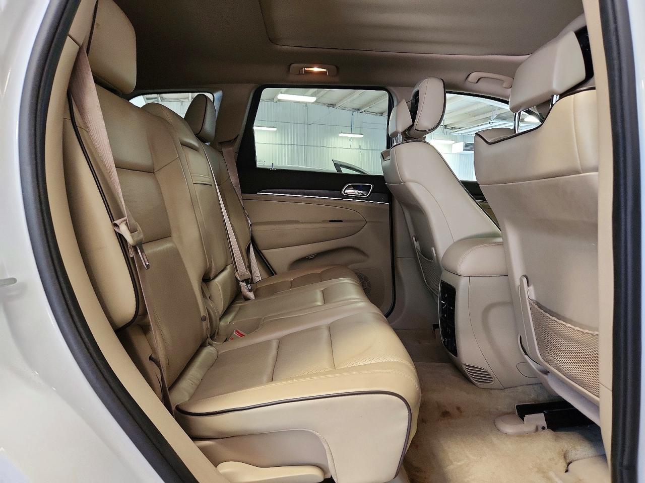 2015 Jeep Grand Cherokee Overland White vin: 1C4RJFCG7FC925723