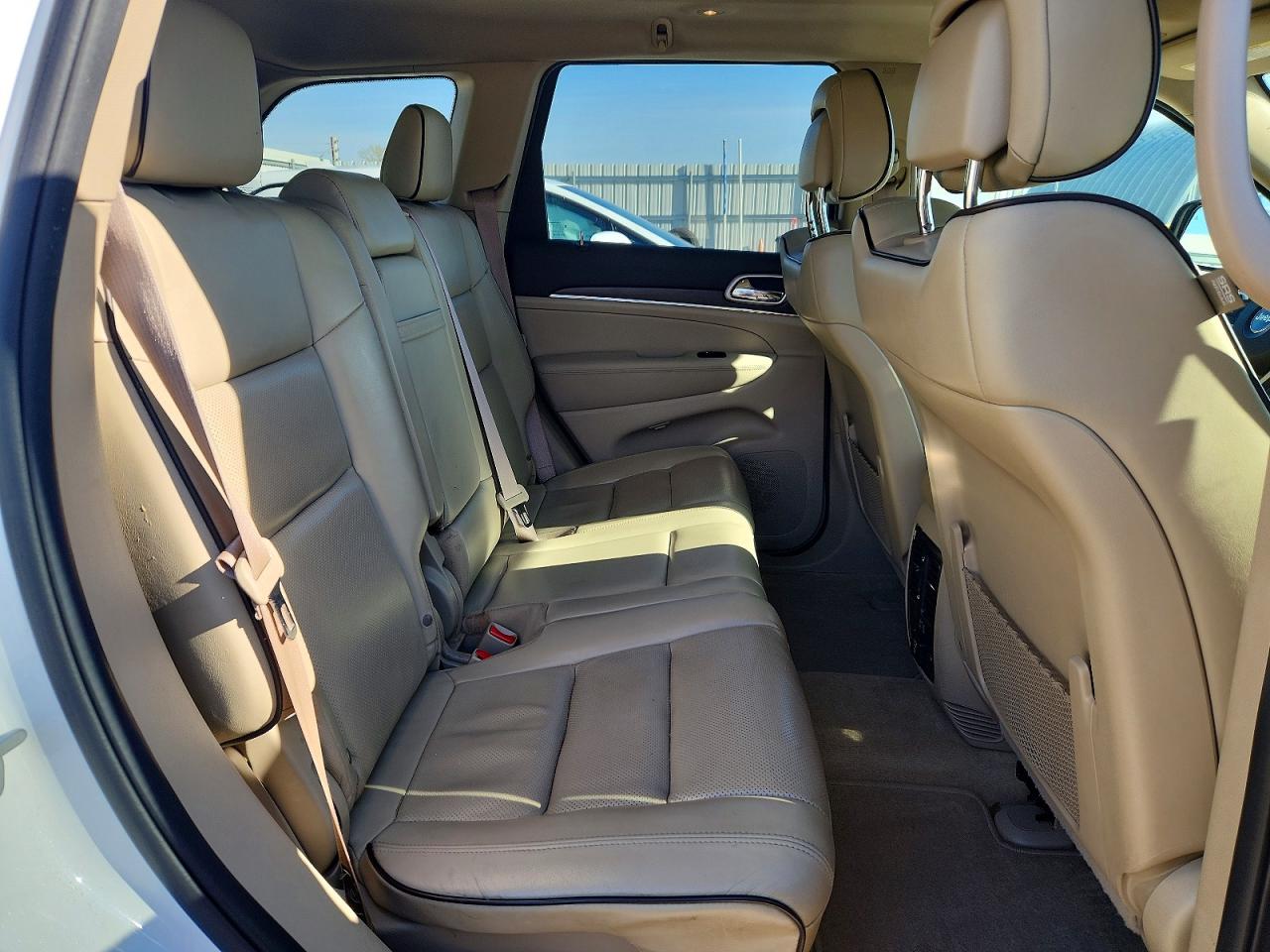 2018 Jeep Grand Cherokee Overland White vin: 1C4RJFCG7JC190234