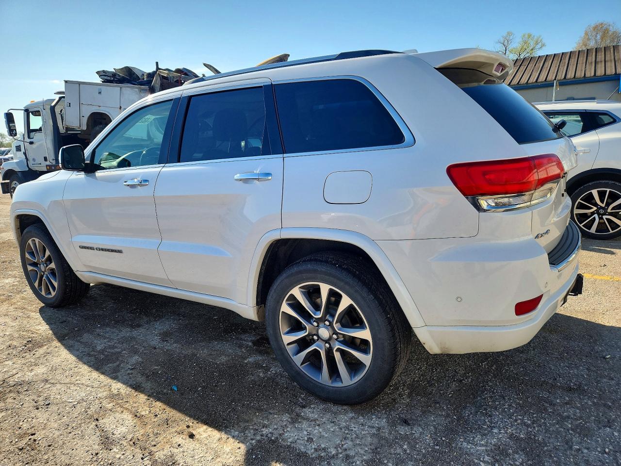 2018 Jeep Grand Cherokee Overland White vin: 1C4RJFCG7JC190234