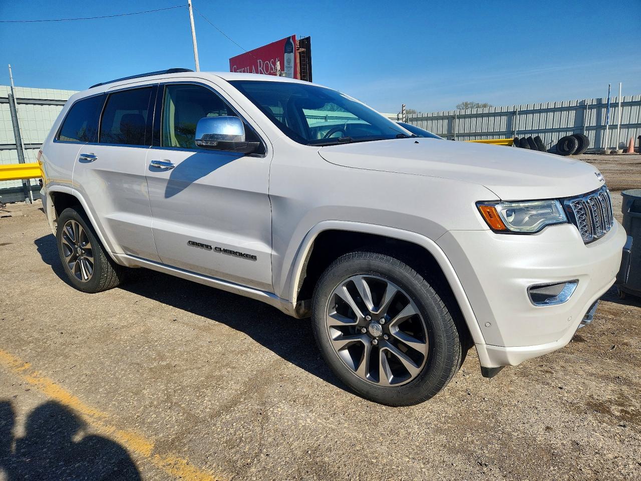2018 Jeep Grand Cherokee Overland White vin: 1C4RJFCG7JC190234