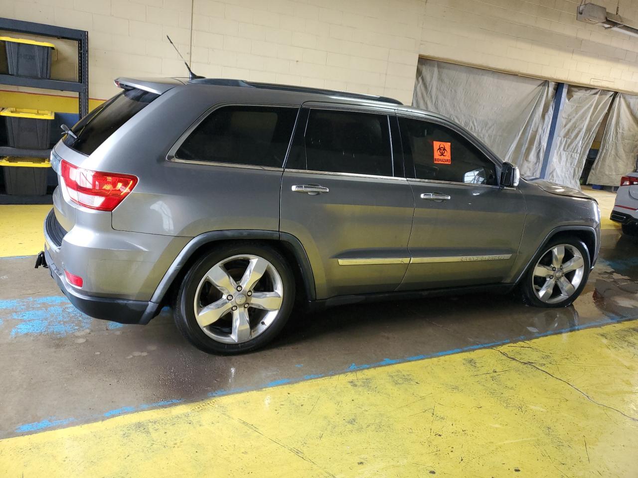 2012 Jeep Grand Cherokee Overland Gray vin: 1C4RJFCG8CC169329 Damage: Right Rear Tire, Worn, Replacement Required