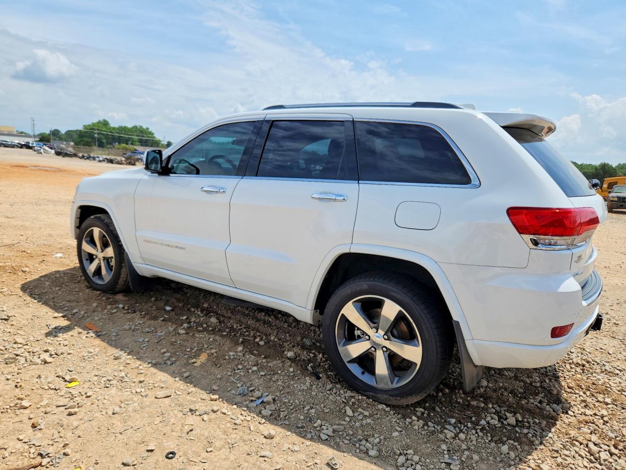 2015 Jeep Cher 4d Ltd White vin: 1C4RJFCG8FC606301
