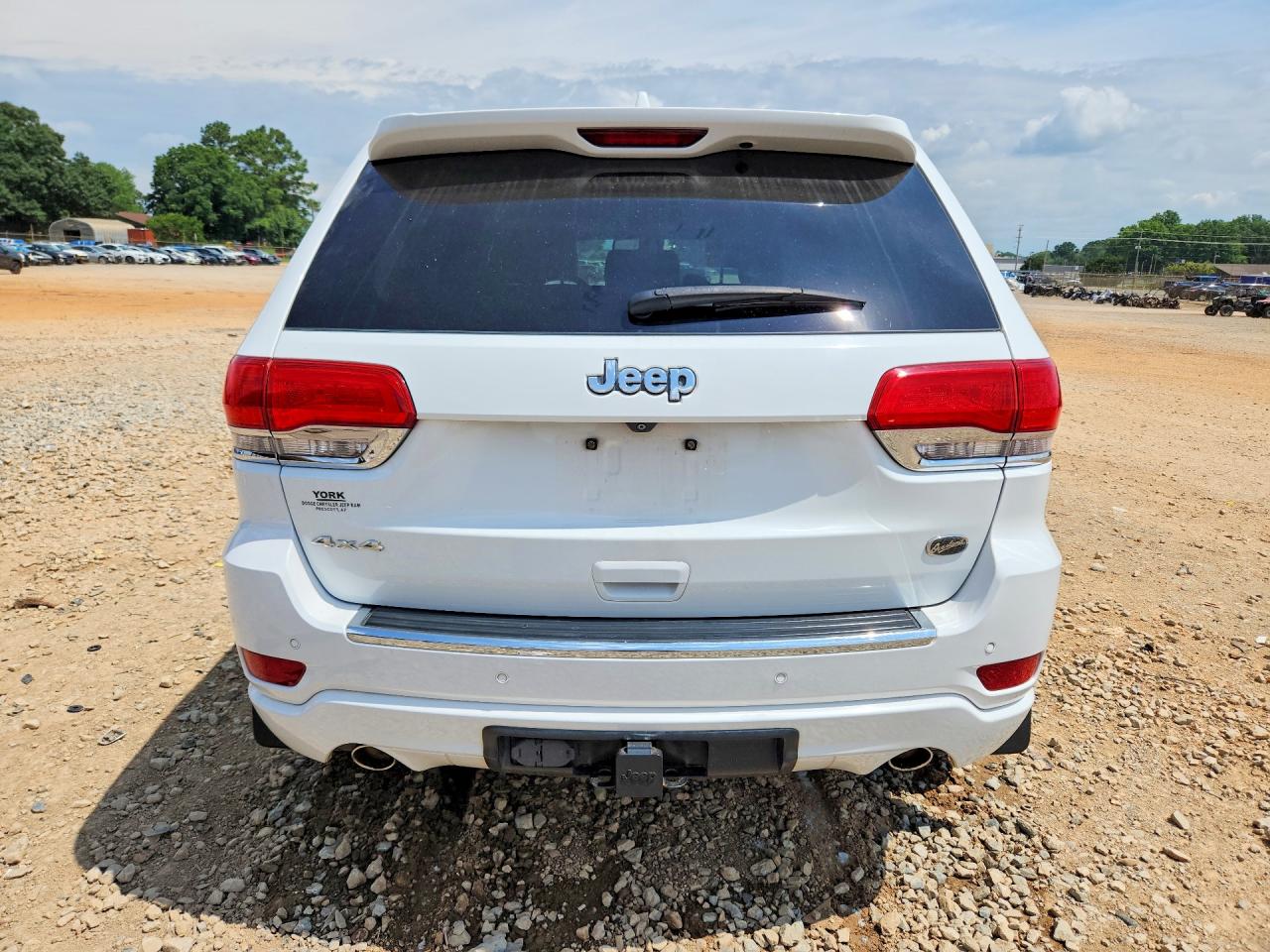 2015 Jeep Cher 4d Ltd White vin: 1C4RJFCG8FC606301