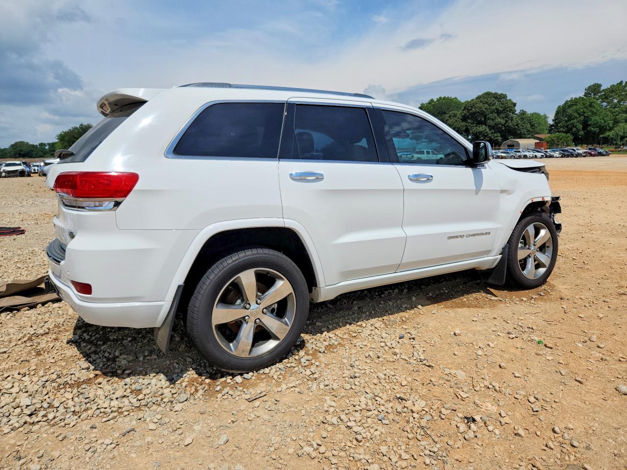 2015 Jeep Cher 4d Ltd White vin: 1C4RJFCG8FC606301