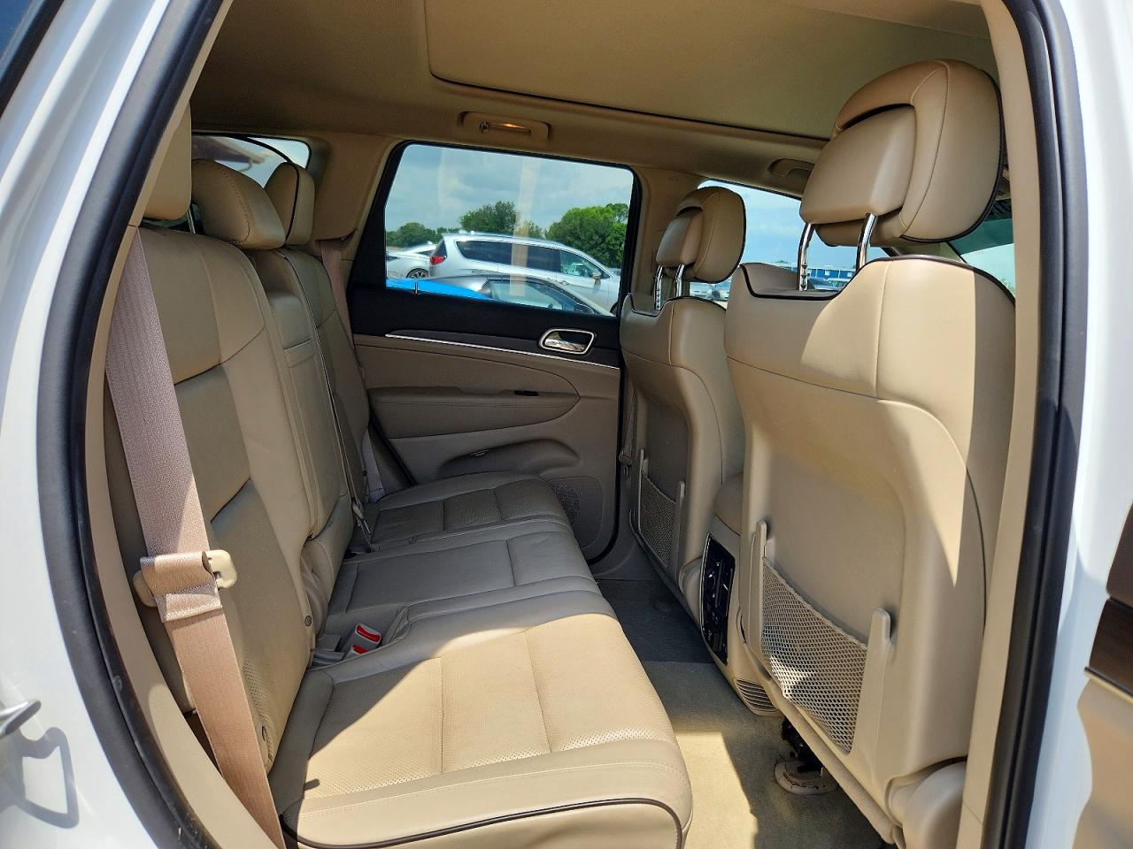 2015 Jeep Cher 4d Ltd White vin: 1C4RJFCG8FC606301