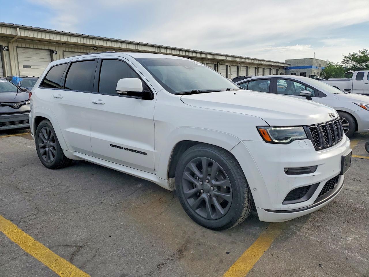 2019 Jeep Grand Cherokee Overland White vin: 1C4RJFCG8KC703024