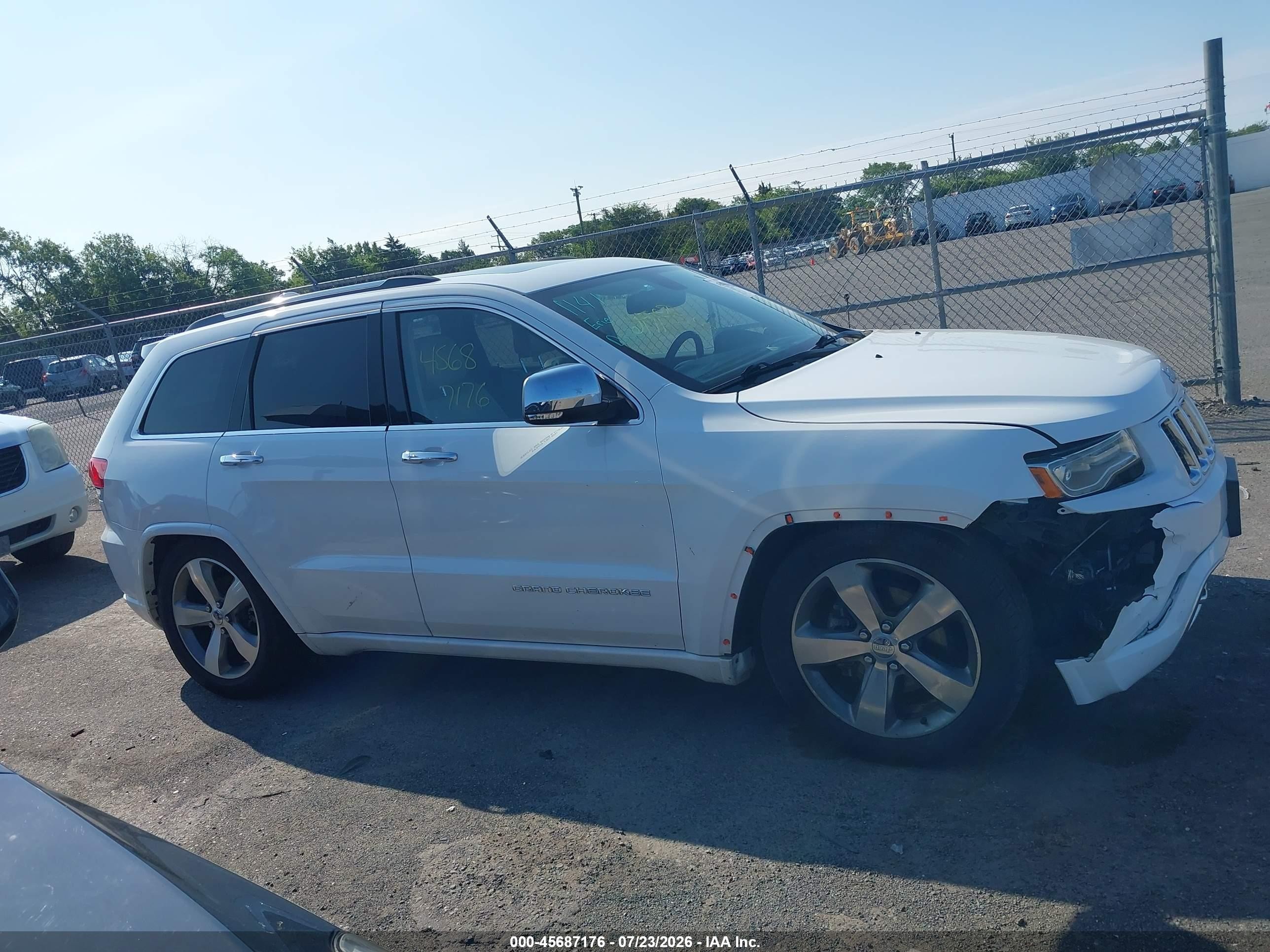 2014 Jeep Grand Cherokee Overland White vin: 1C4RJFCG9EC441759