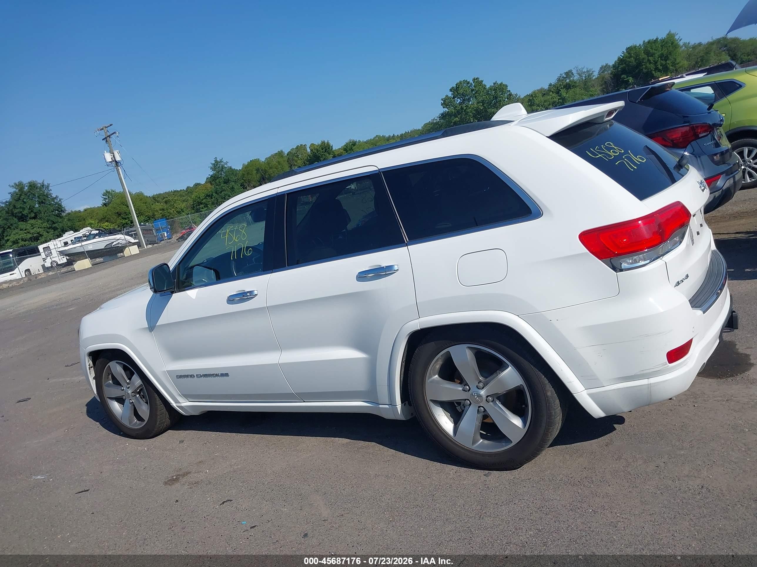 2014 Jeep Grand Cherokee Overland White vin: 1C4RJFCG9EC441759