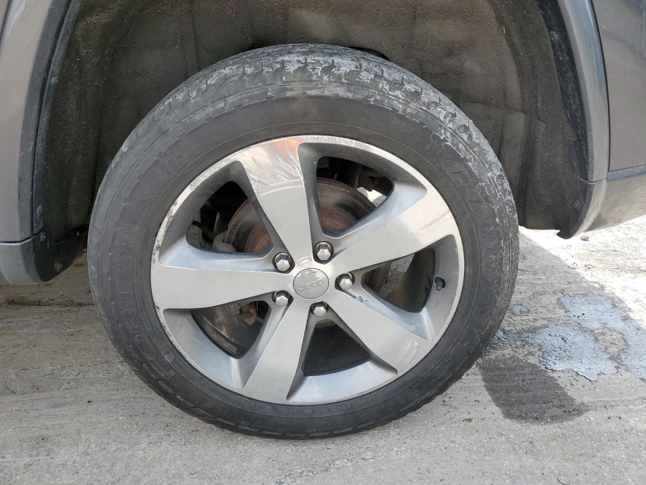 2014 Jeep Grand Cherokee Overland Gray vin: 1C4RJFCG9EC535852 Damage: Left Rear Wheel, Curb Rash, > 12 Inches