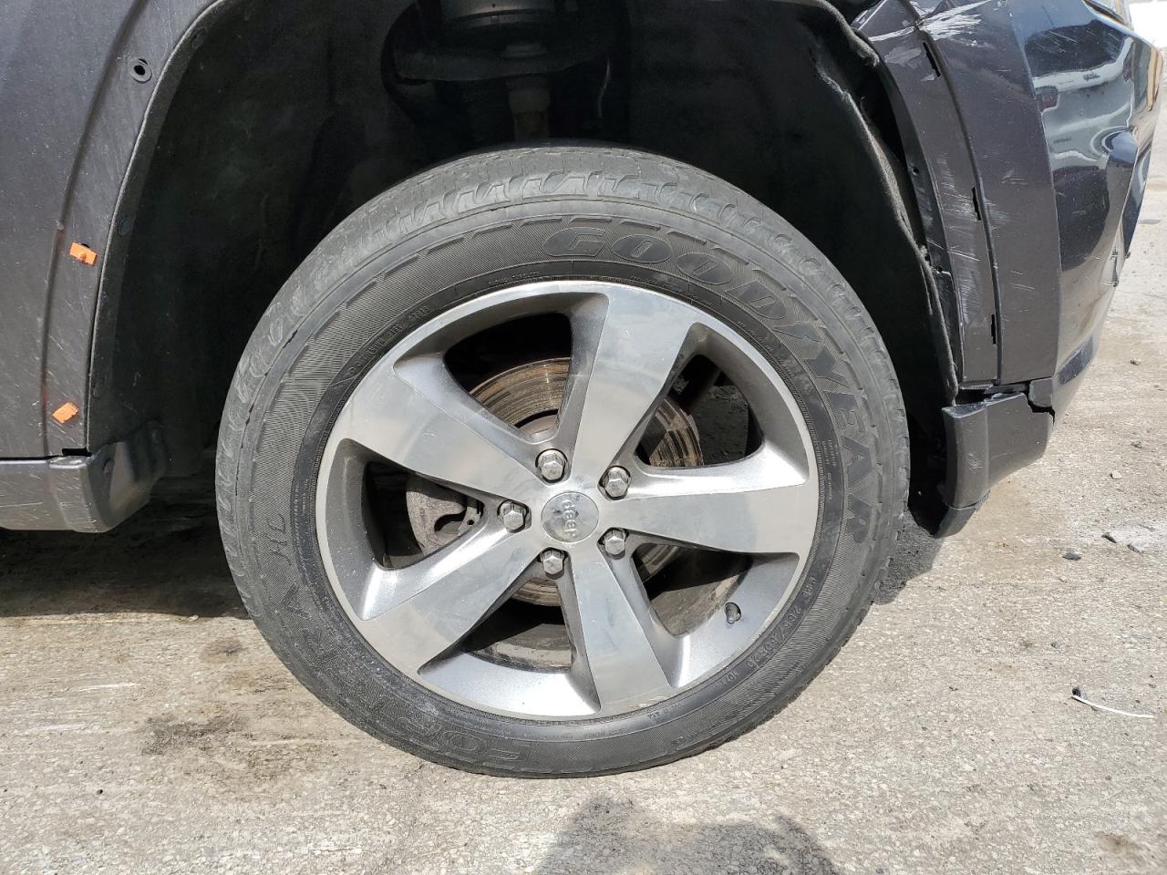 2014 Jeep Grand Cherokee Overland Gray vin: 1C4RJFCG9EC535852 Damage: Right Front Wheel, Curb Rash, 5 To 6 Inches