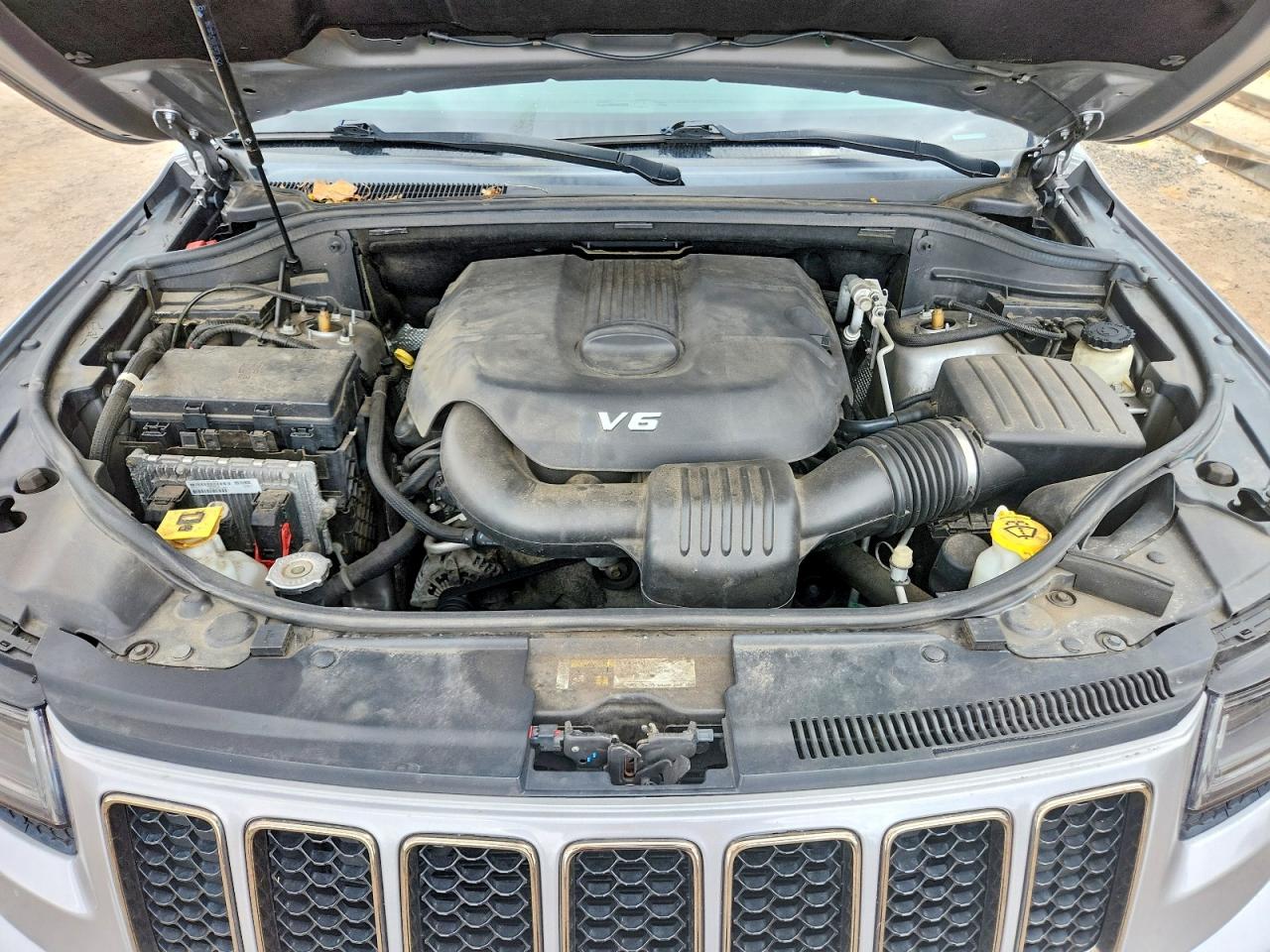 2015 Jeep Grand Cherokee Overland Silver vin: 1C4RJFCG9FC190677