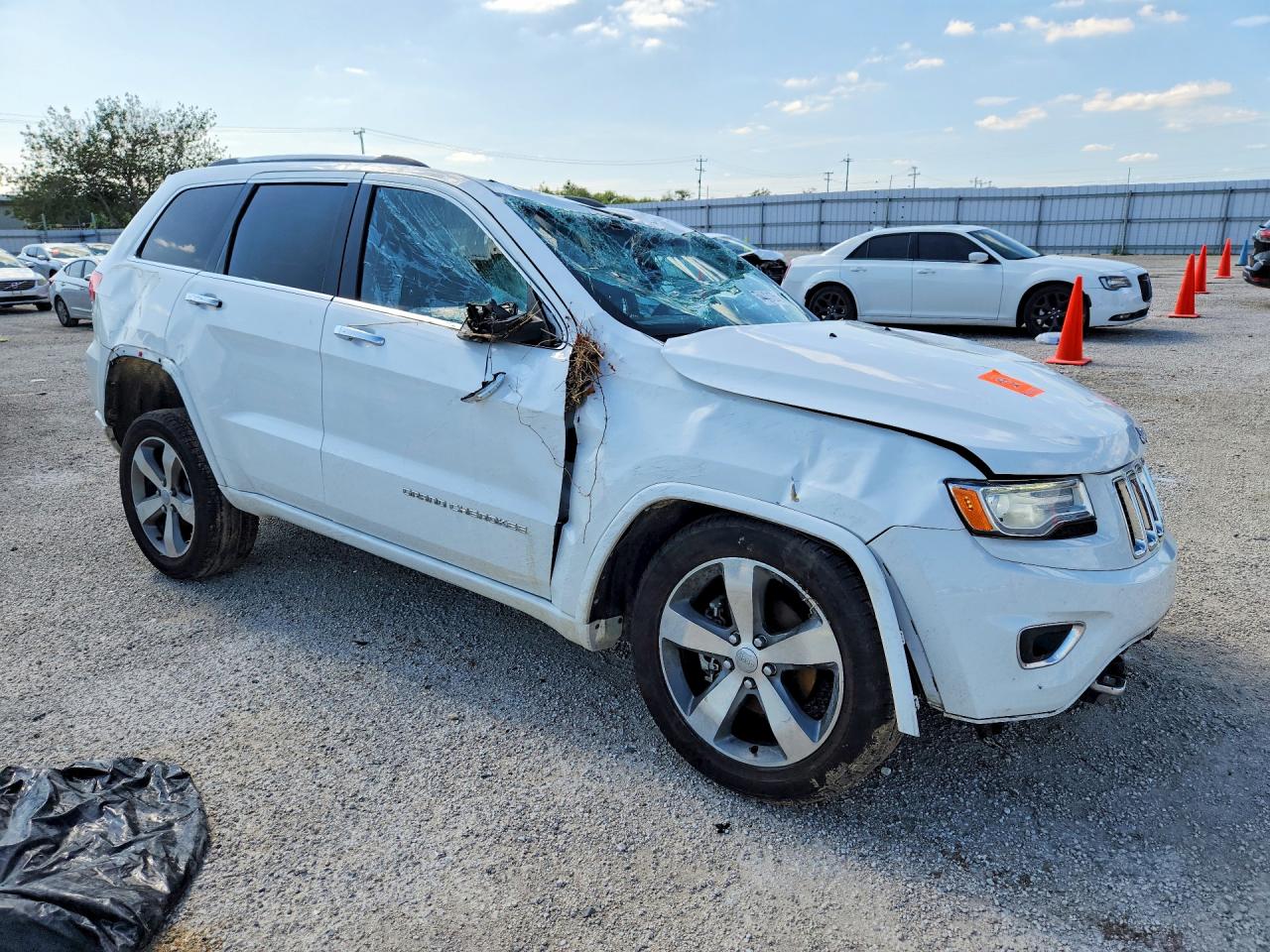 2015 Jeep Grand Cherokee Overland White vin: 1C4RJFCG9FC667737