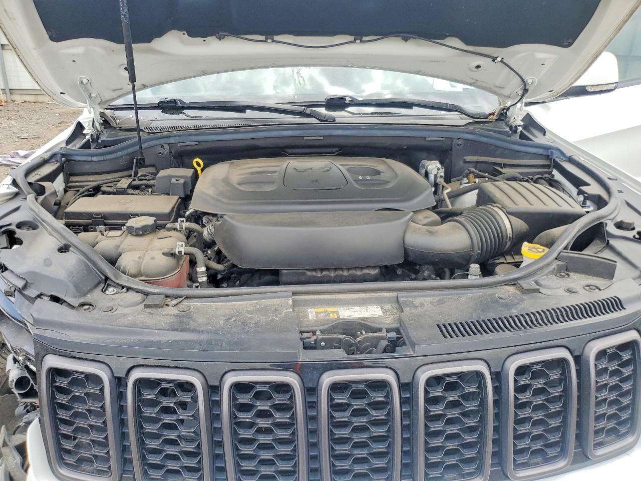 2020 Jeep Grand Cherokee Overland White vin: 1C4RJFCG9LC178640