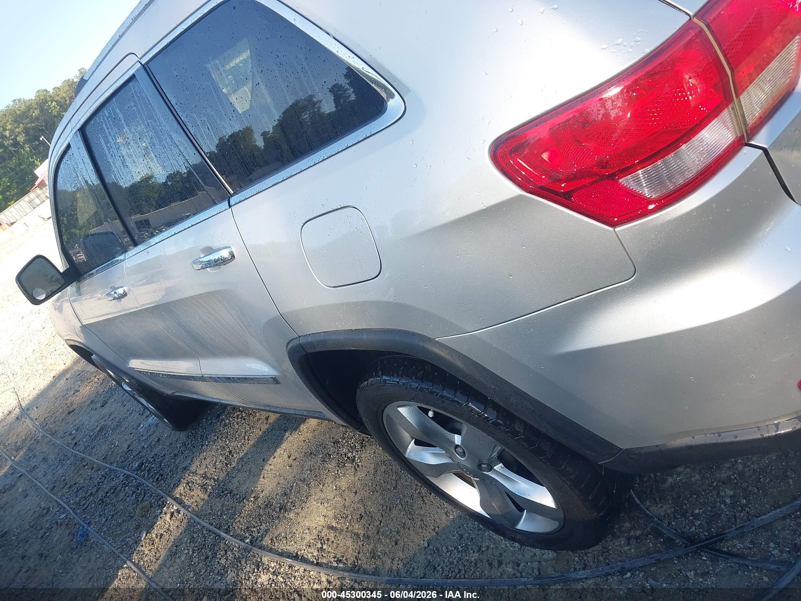 2012 Jeep Grand Cherokee Overland Silver vin: 1C4RJFCGXCC208244