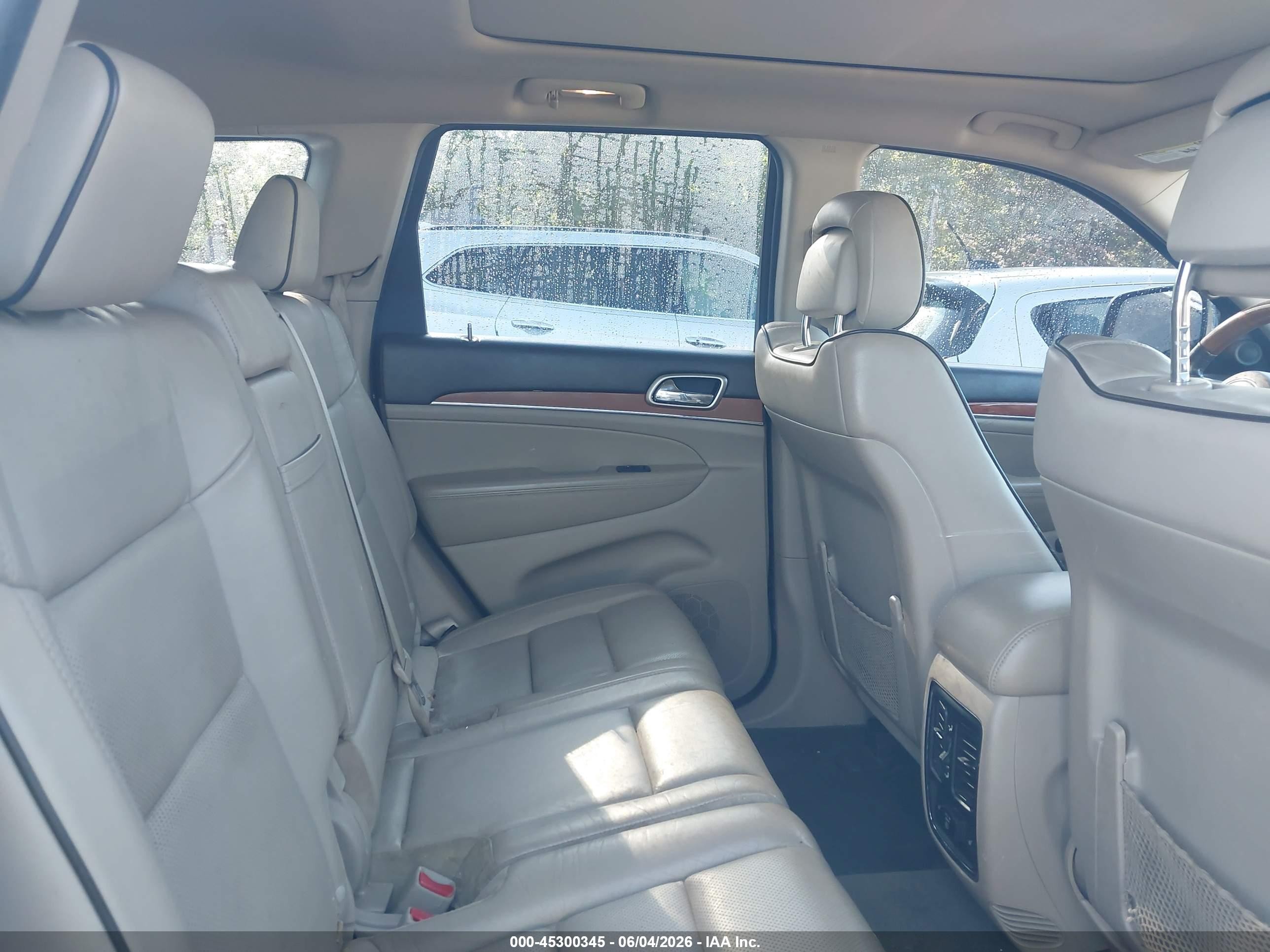 2012 Jeep Grand Cherokee Overland Silver vin: 1C4RJFCGXCC208244