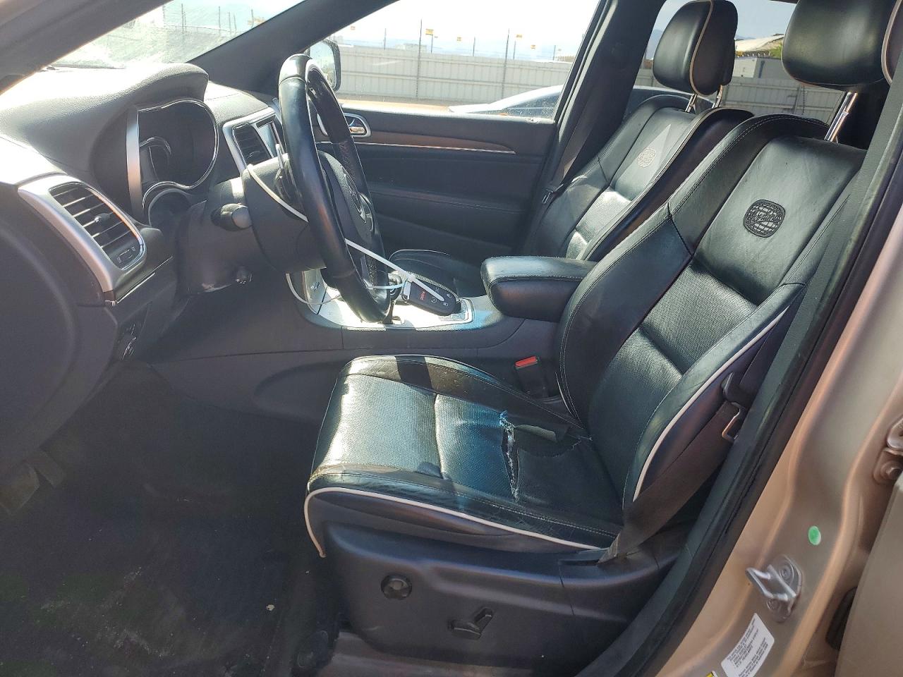 2014 Jeep Grand Cherokee Overland Beige vin: 1C4RJFCGXEC149697