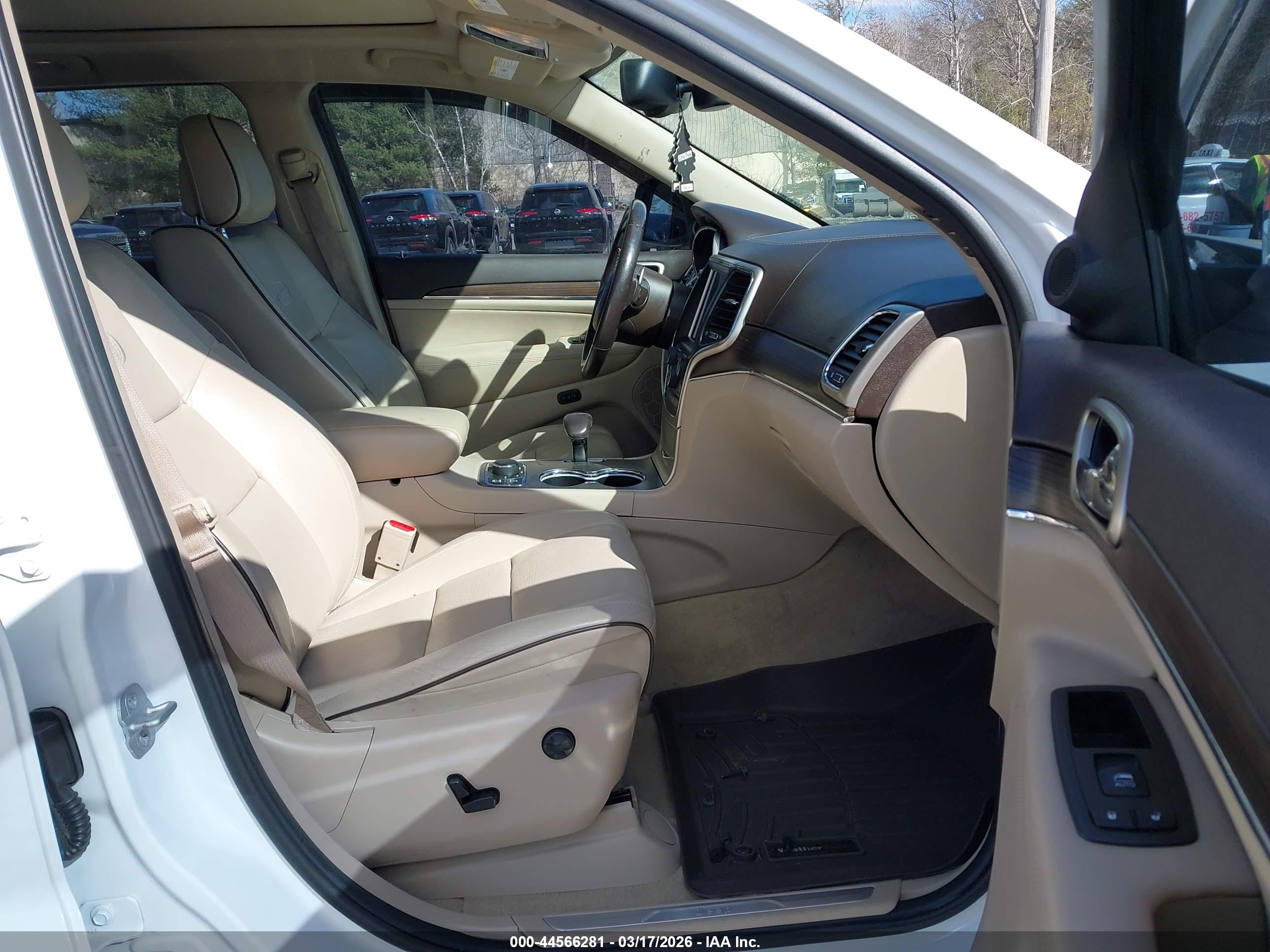 2014 Jeep Grand Cherokee Overland White vin: 1C4RJFCGXEC355649