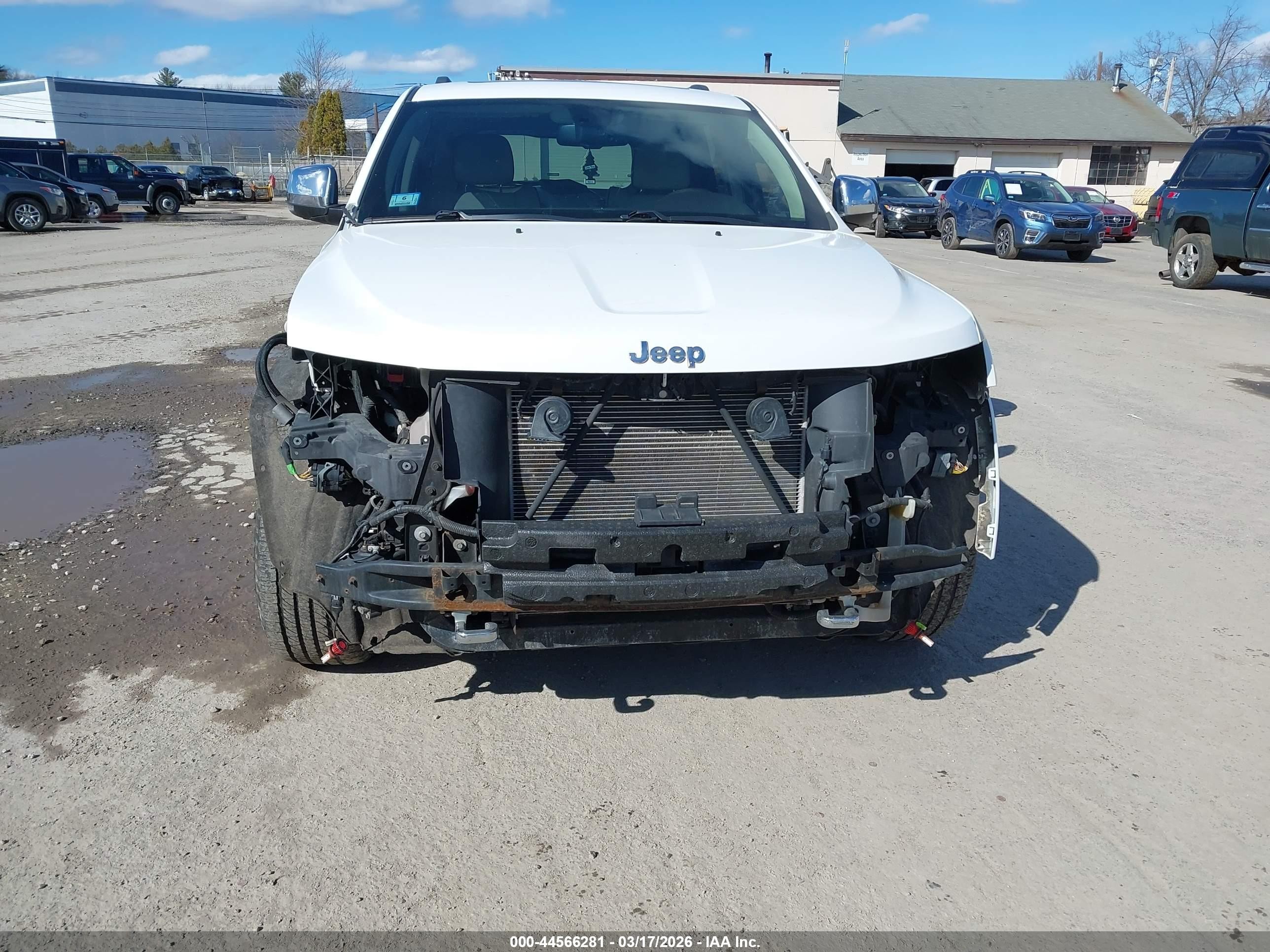 2014 Jeep Grand Cherokee Overland White vin: 1C4RJFCGXEC355649