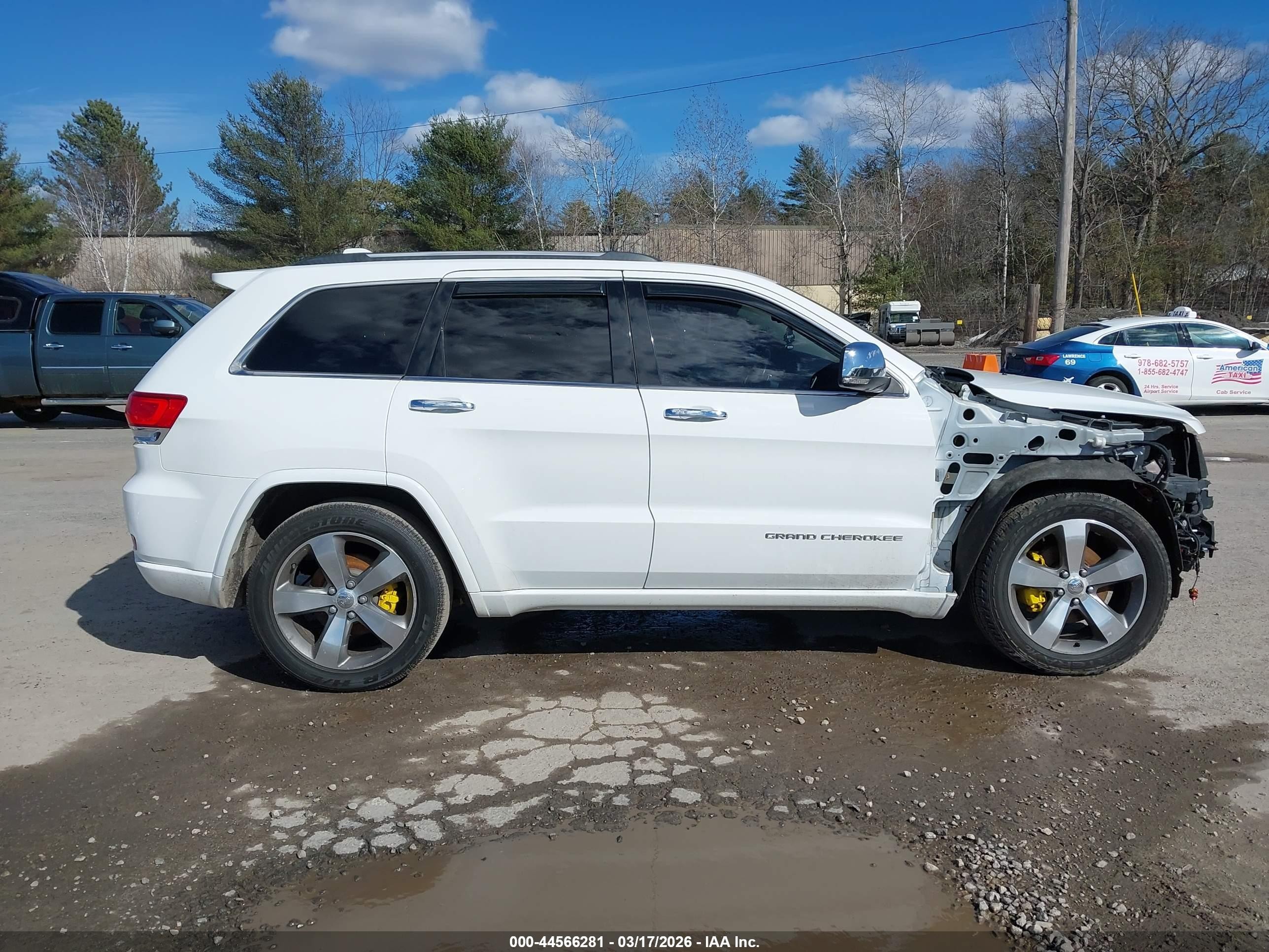 2014 Jeep Grand Cherokee Overland White vin: 1C4RJFCGXEC355649