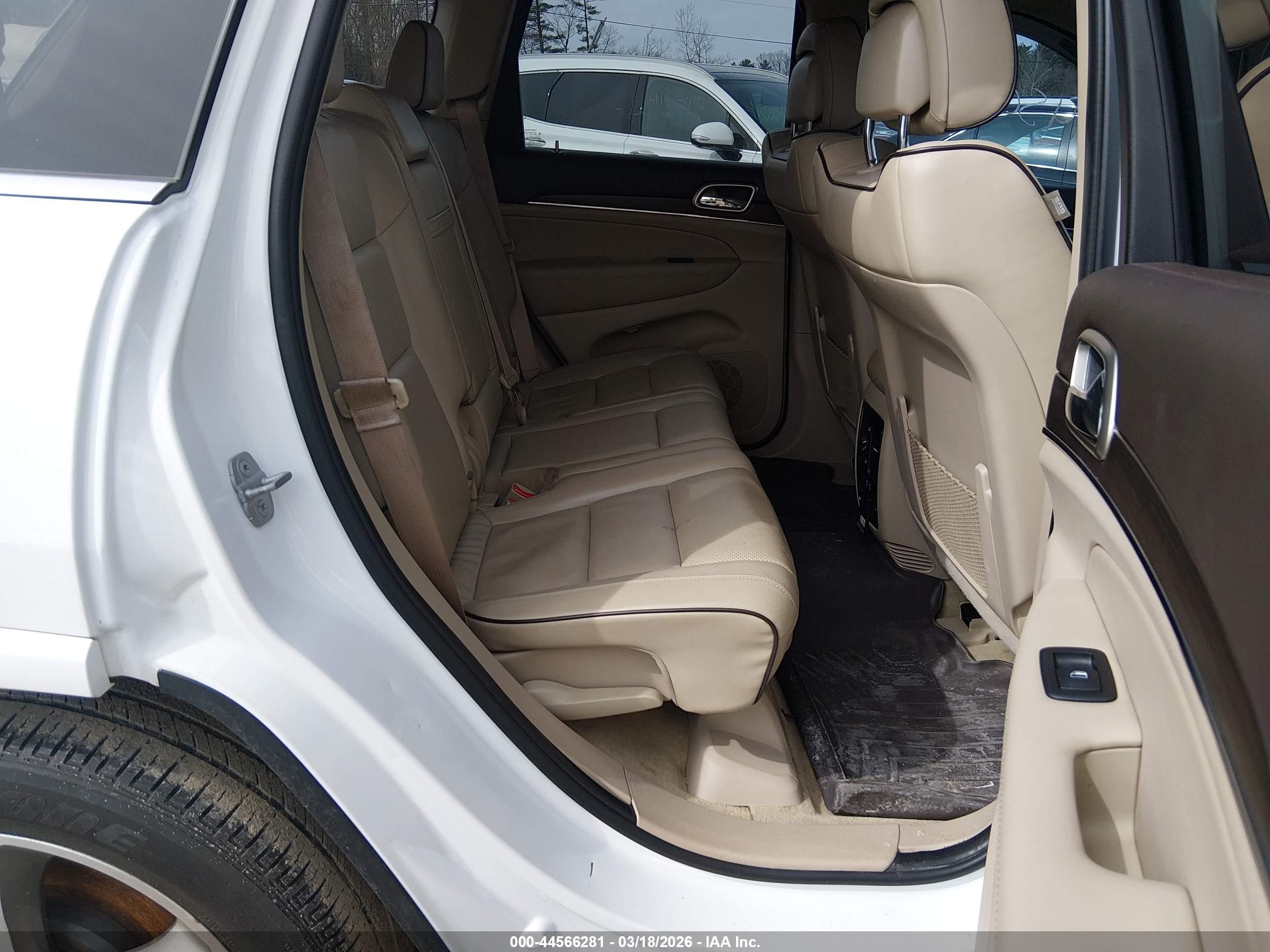 2014 Jeep Grand Cherokee Overland White vin: 1C4RJFCGXEC355649