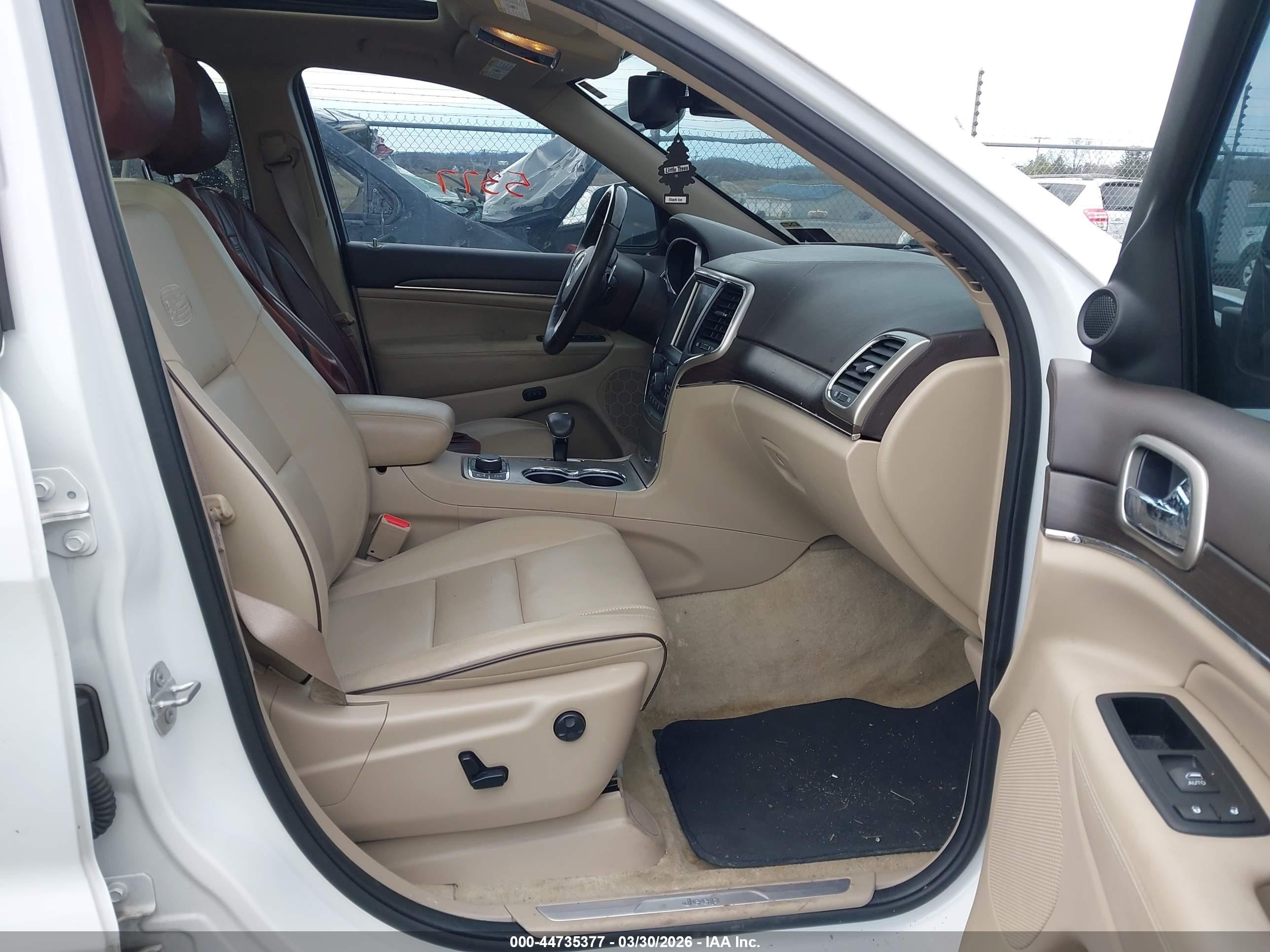 2015 Jeep Grand Cherokee Overland White vin: 1C4RJFCGXFC806581