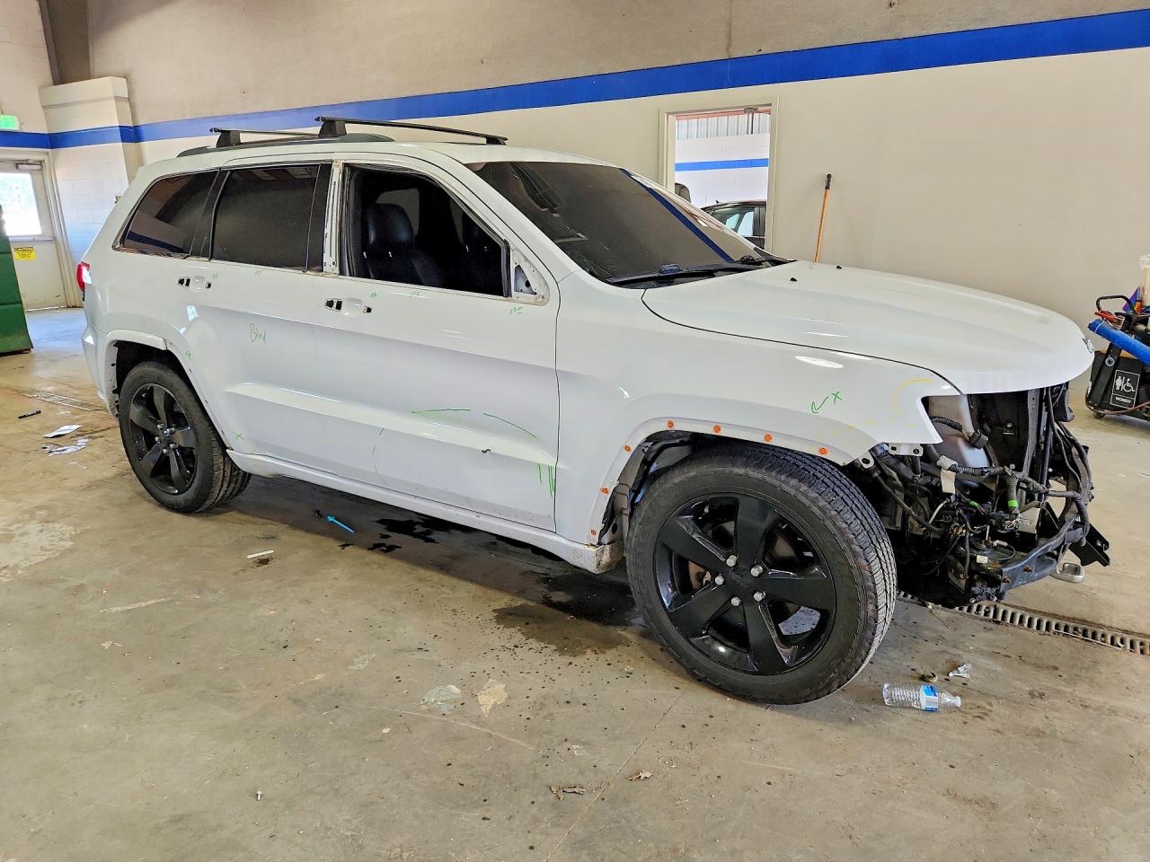 2015 Jeep Grand Cherokee Overland White vin: 1C4RJFCGXFC887257